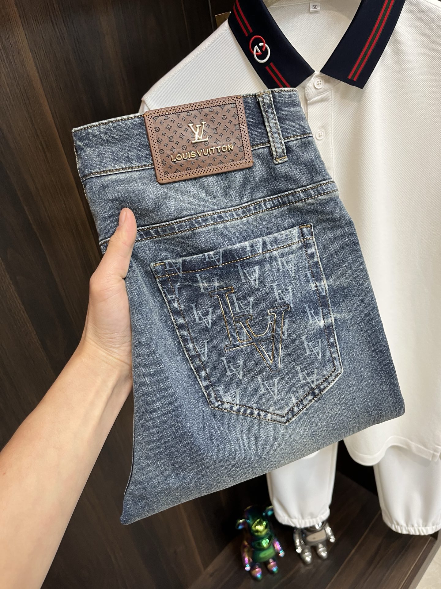 NO:121637,The main recommendation is LV 2025 spring exclusively for new donkey brand fashion men's fashionable casual jeans, new spring pants, high-end European version original single trend fashionable casual trousers, high breathability and comfort, impeccable details, brand element design concept, reflecting high quality. It presents casual cut, and the upper body style is superb!  Number of codes 29-38 H2025 new model first release, louis vuitton,louis vuitton,jeans,alexander wang19860909主推 LV 2025春季独家专供新款驴牌潮男时尚休闲牛仔裤,春季新款裤子 高端欧版原单潮流时尚休闲裤子 透气舒适度高,细节无可挑剔,品牌元素设计理念,体现高品质.呈现休闲裁剪,上身版型超赞！ 码数29-38 H2025新款首发,,louis vuitton,louis vuitton,jeans,alexander wang,Men's clothing