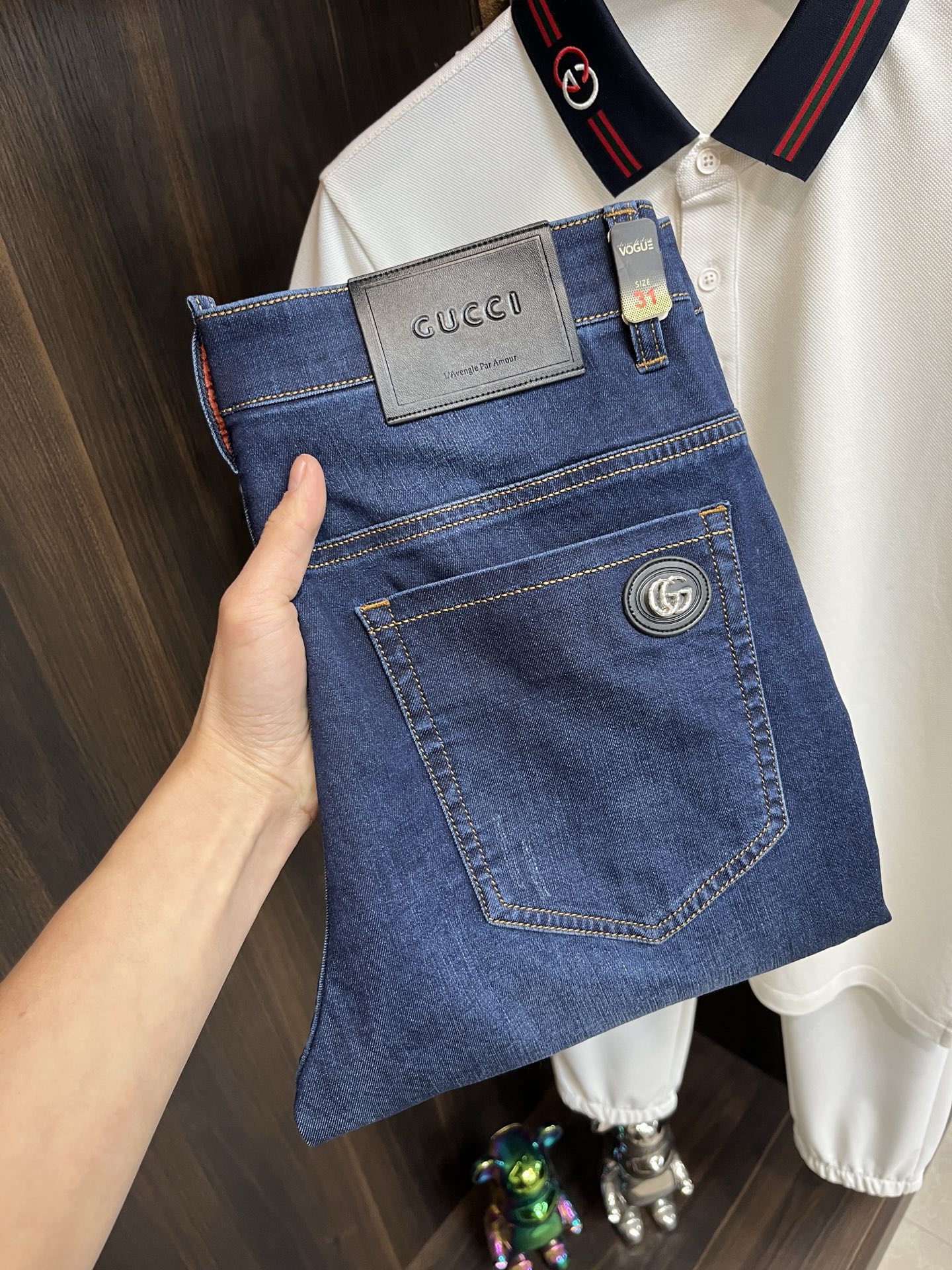 NO:121640,The main recommendation Gucci 2025 spring exclusively offers new Gucci trendy men's fashionable casual jeans, new spring pants, high-end European version original single trendy fashionable casual trousers, high breathability and comfort, impeccable details, brand element design concept, reflecting high quality. It presents casual cut, and the upper body style is superb!  Number of codes 29-38 H2025 new model first release, gucci, gucci, jeans, alexander wang19860909主推 Gucci 2025春季独家专供新款古驰潮男时尚休闲牛仔裤,春季新款裤子 高端欧版原单潮流时尚休闲裤子 透气舒适度高,细节无可挑剔,品牌元素设计理念,体现高品质.呈现休闲裁剪,上身版型超赞！ 码数29-38 H2025新款首发,,gucci,gucci,jeans,alexander wang,Men's clothing