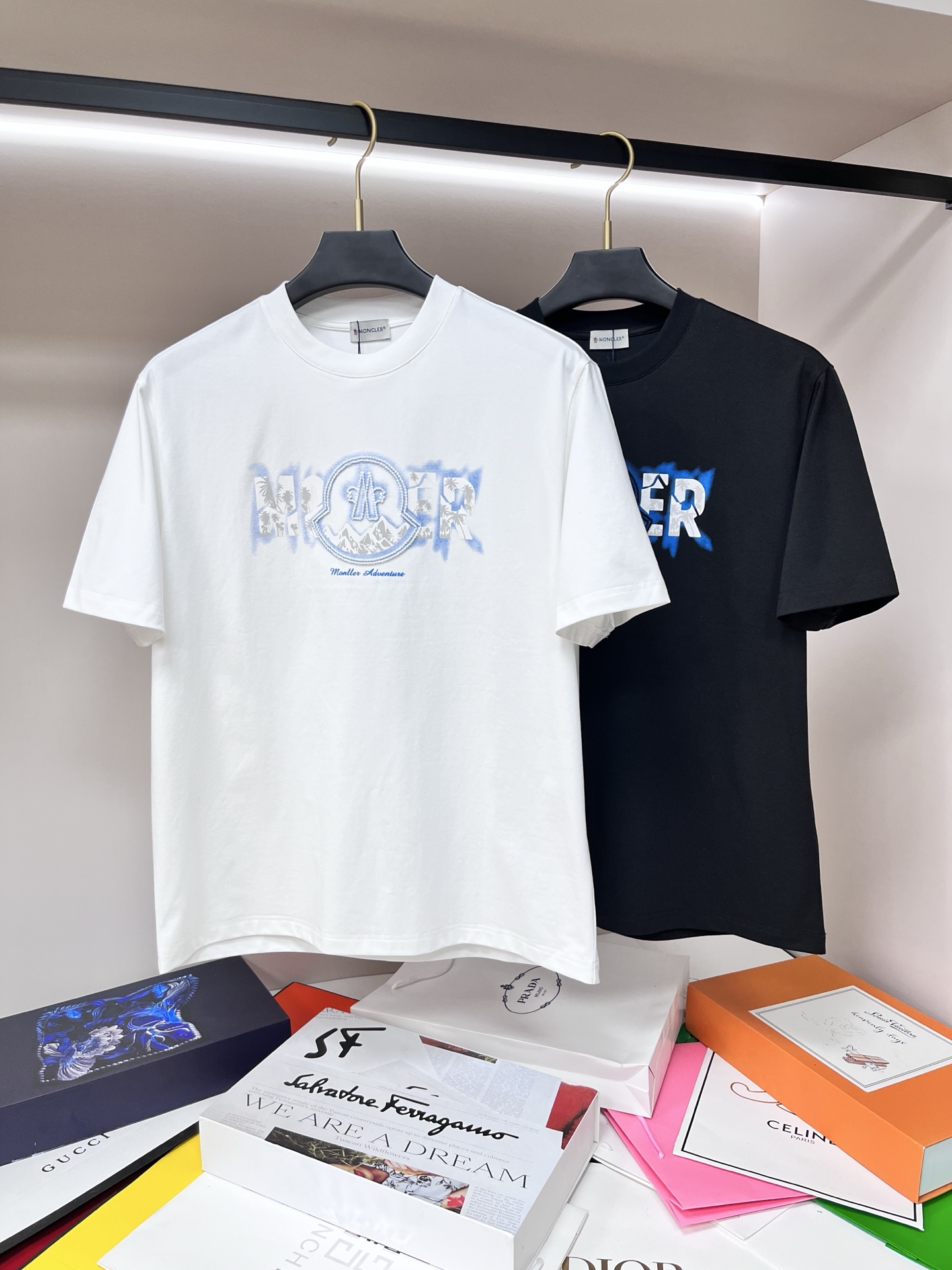 NO:485961,The main recommendation Moncler is exclusively designed for spring new styles of masked fashion casual round neck short sleeves, pure cotton fabric original single craft high-end European version original single T-shirt, trendy and fashionable casual half-sleeved, breathable and comfortable, impeccable details, brand element design concept, reflecting high quality. It presents casual cut, and the upper body style is superb!  M-3XL H new model first release, Moncler, T-shirt,tees, t-shirt,alexander wang19860909主推 Moncler 独家专供春季新款蒙口时尚休闲圆领短袖,纯棉面料原单工艺高端欧版原单T恤,潮流时尚休闲半袖 透气舒适度高,细节无可挑剔,品牌元素设计理念,体现高品质.呈现休闲裁剪,上身版型超赞！码数M-3XL H新款首发,,Moncler,T-shirt,tees，t-shirt,alexander wang,Men's clothing