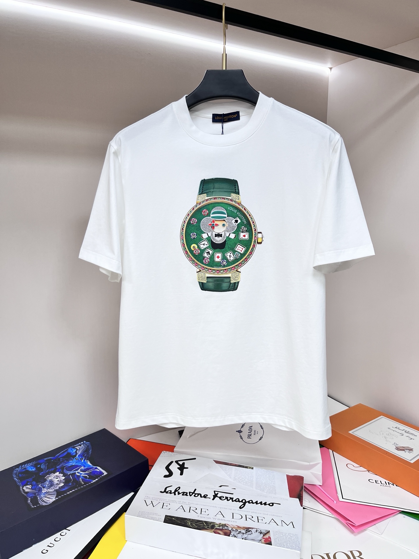 NO:485981,The main LV is exclusively designed for new spring donkey brand fashionable casual round neck short sleeves, pure cotton fabric original single craft high-end European version original single T-shirt, trendy and fashionable casual half-sleeved, breathable and comfortable, impeccable details, brand element design concept, reflecting high quality. It presents casual cut, and the upper body style is superb!  M-3XL H new model debut, louis vuitton,louis vuitton,t-shirt,tees,t-shirt,alexander wang19860909主推LV 独家专供春季新款驴牌时尚休闲圆领短袖,纯棉面料原单工艺高端欧版原单T恤,潮流时尚休闲半袖 透气舒适度高,细节无可挑剔,品牌元素设计理念,体现高品质.呈现休闲裁剪,上身版型超赞！码数M-3XL H新款首发,,louis vuitton,louis vuitton,T-shirt,tees，t-shirt,alexander wang,Men's clothing