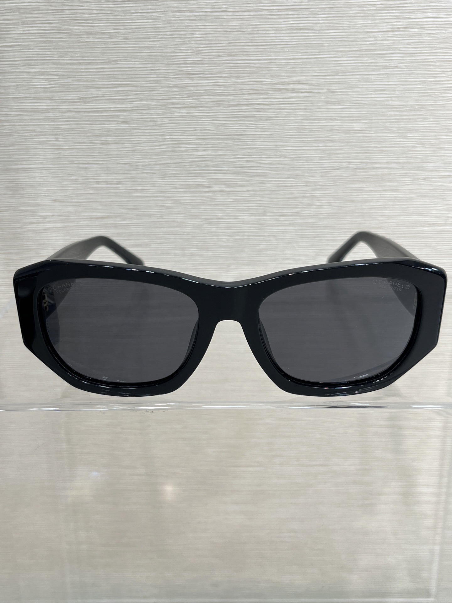 NO:856847,CH554 Treasure item that looks good on anyone wearing it ZP-level quality, polarized lenses, classic black double-C rectangular sunglasses, anti-scorch essential item for travel and vacation, Cardia high-end jewelry19860909CH554 宝藏单品谁戴都好看 zp级品质,偏光镜片,经典黑色双C矩型墨镜,防嗮旅游度假必备单品,,卡迪亚高端饰品,Jewelry