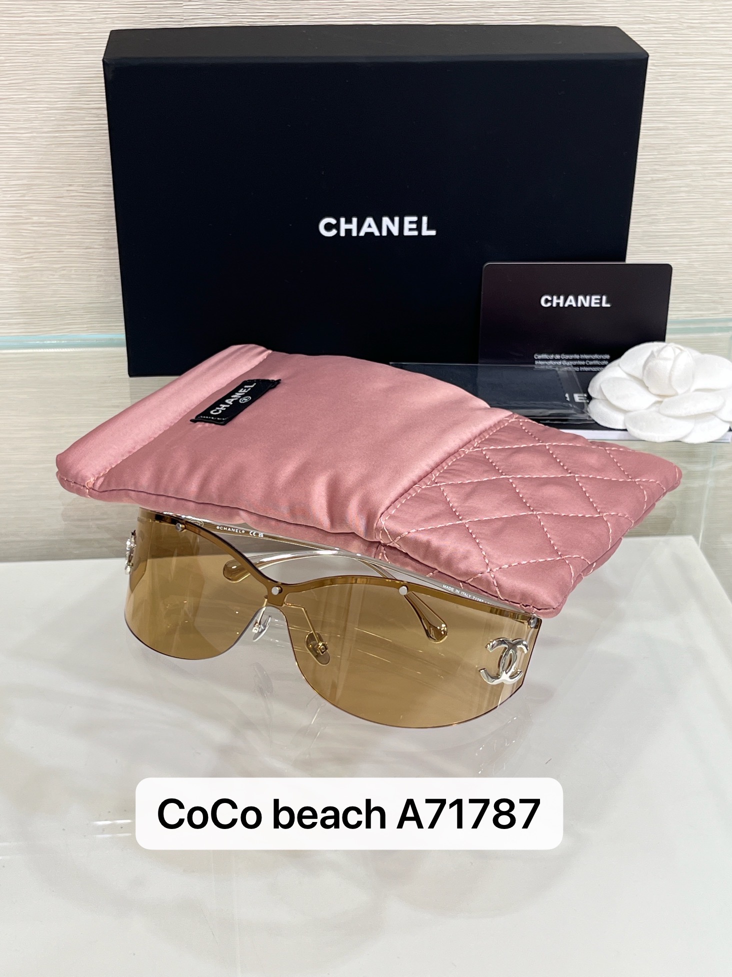 墨镜\nCoCobeach26M品zp级\n超级火爆☀️度假搭配很出色\n配图片包装一套。