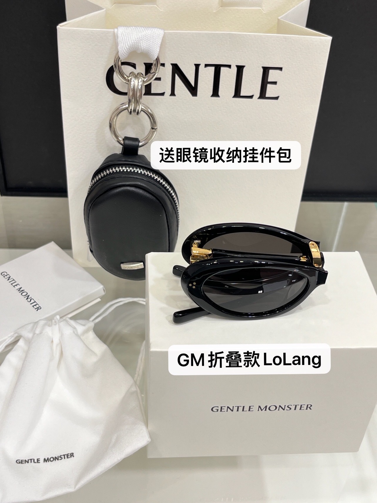 GM-LoLang️\nbaby、于适同款折叠太阳镜\n配送挂件眼睛收纳包\n️随意挂着装饰，好看又方便