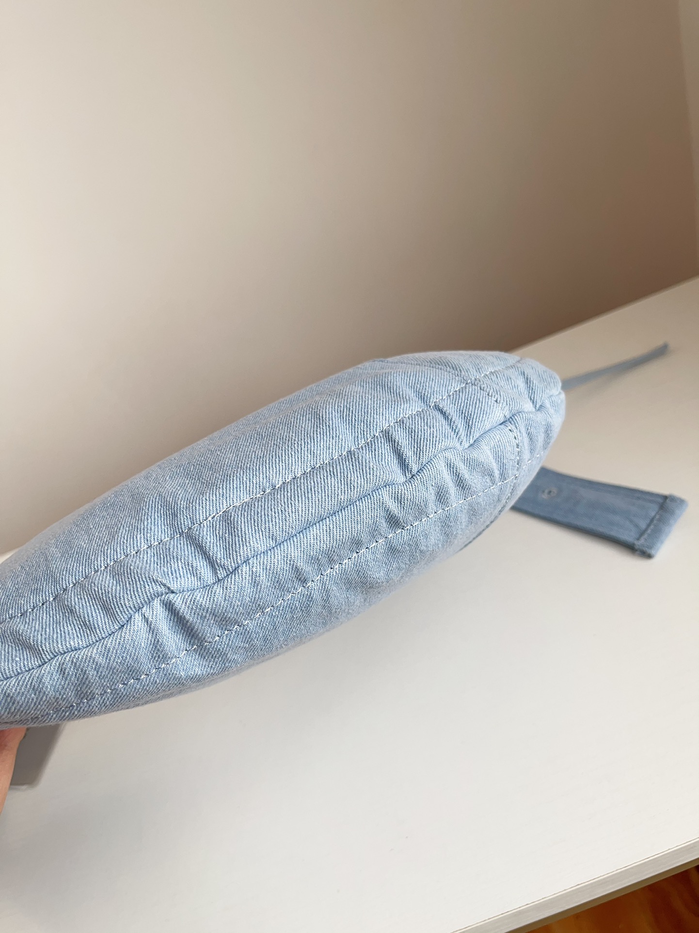 Denim in a distinctive color. - Comprehensive 5