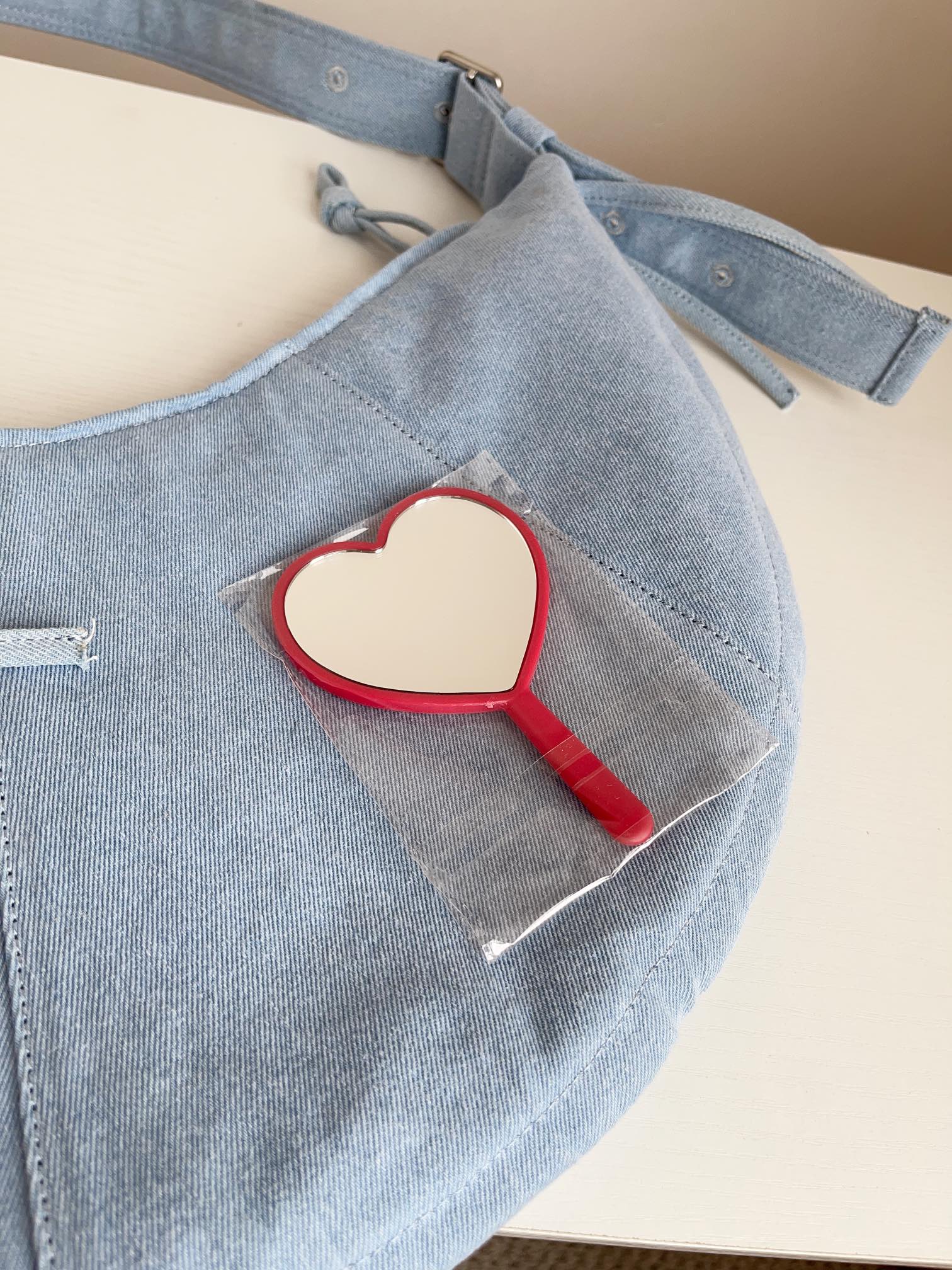 Denim in a distinctive color. - Comprehensive 9