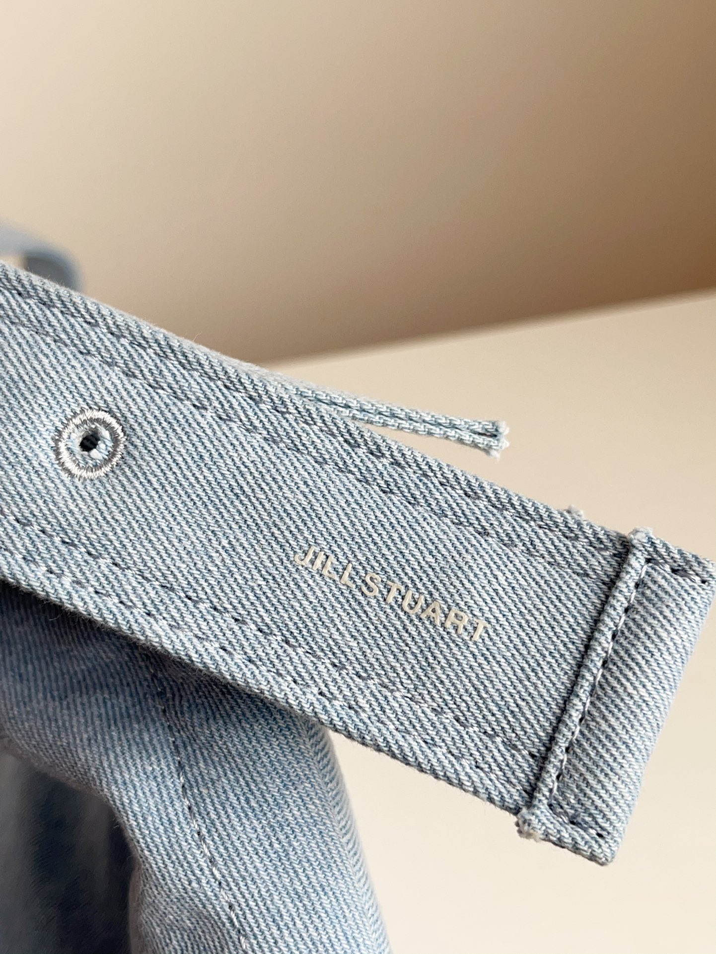 brand labels and hangtags included. Features internal tags with verified - Comprehensive