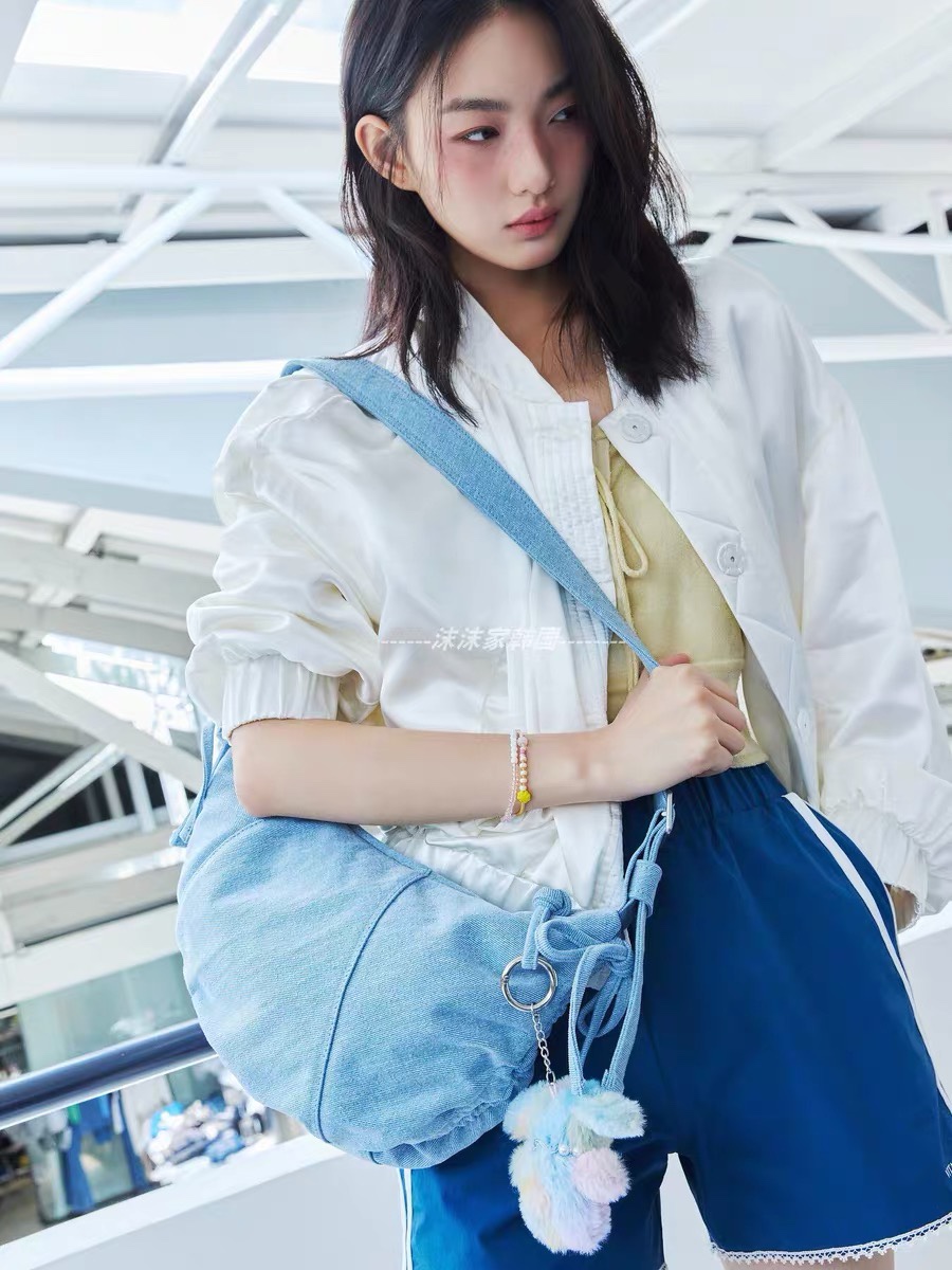 Sophisticated and chic when worn, featuring a vintage-inspired aesthetic - Comprehensive 2