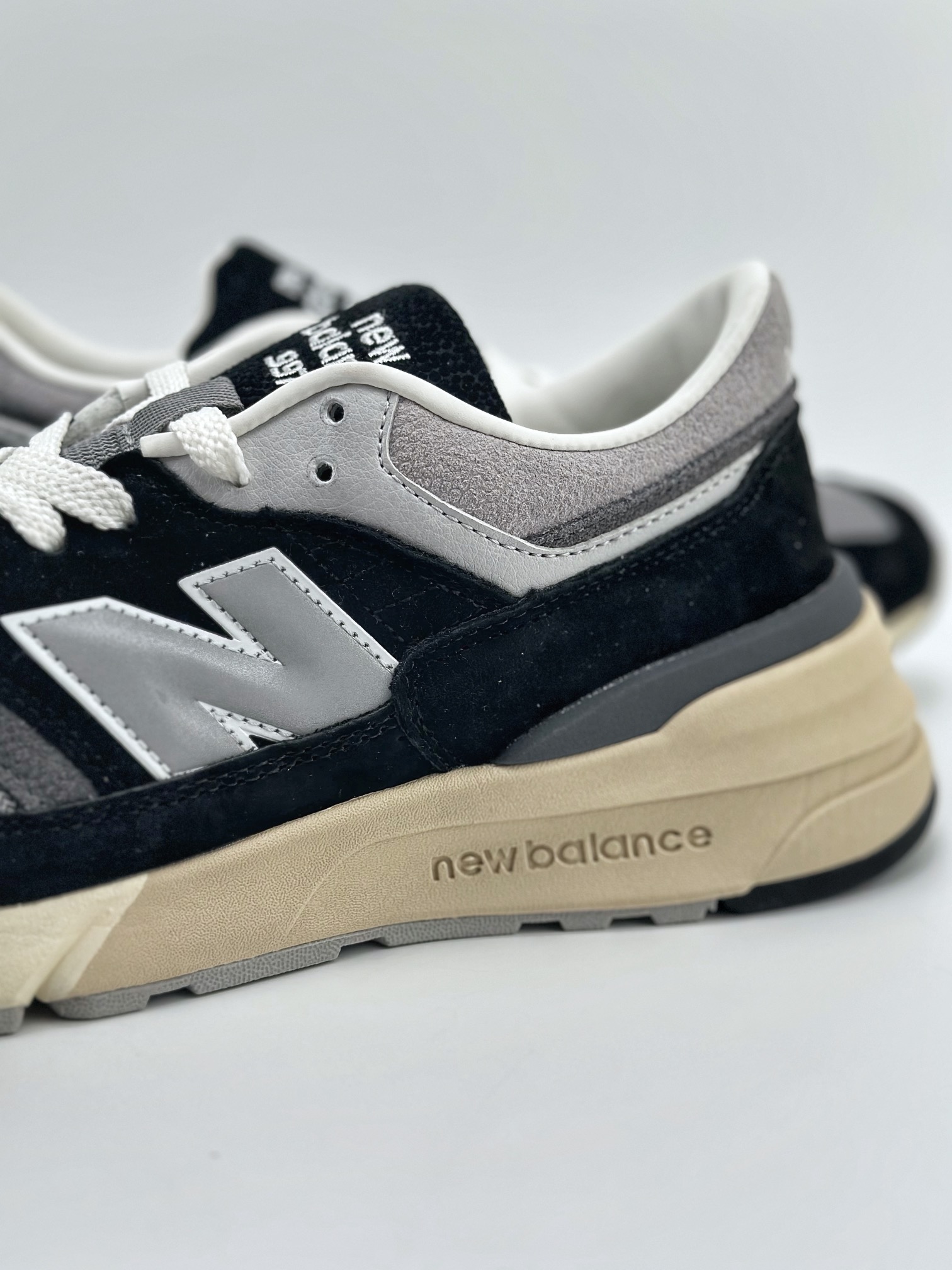 New Balance 997R Improved Edition Classic Retro Thick-soled Casual Sports Jogging Shoes U997RAAPP