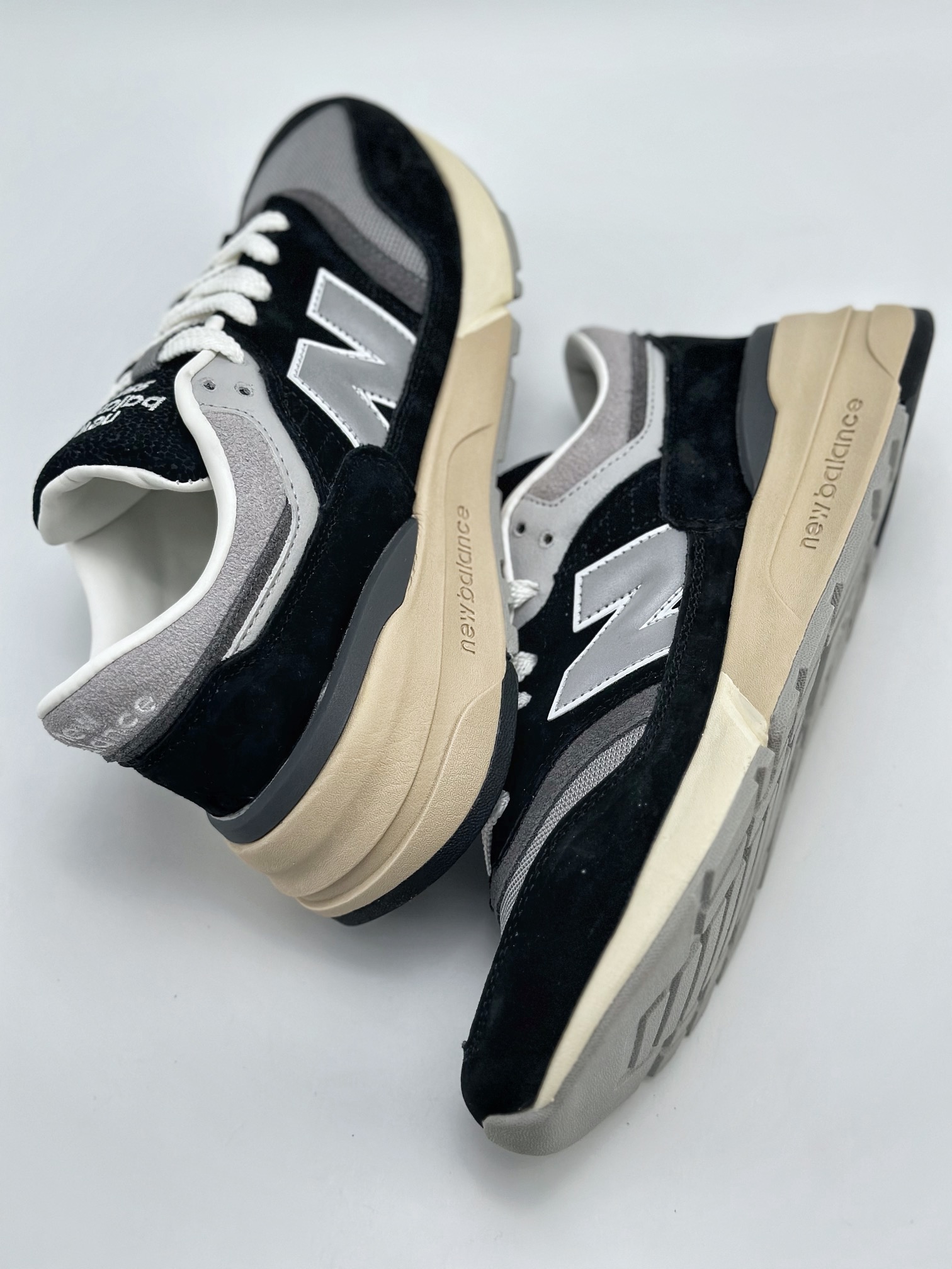 New Balance 997R Improved Edition Classic Retro Thick-soled Casual Sports Jogging Shoes U997RAAPP