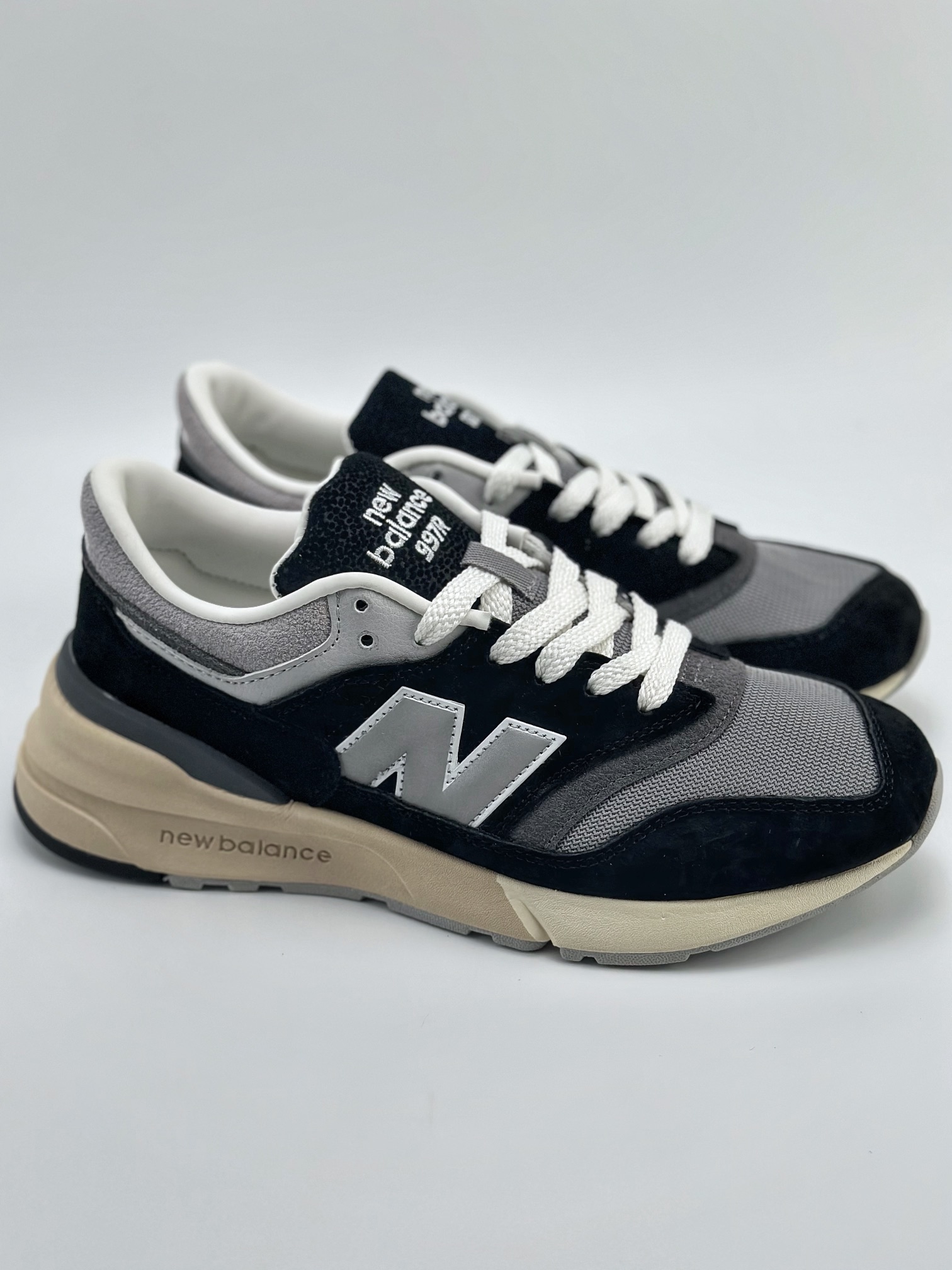 New Balance 997R Improved Edition Classic Retro Thick-soled Casual Sports Jogging Shoes U997RAAPP