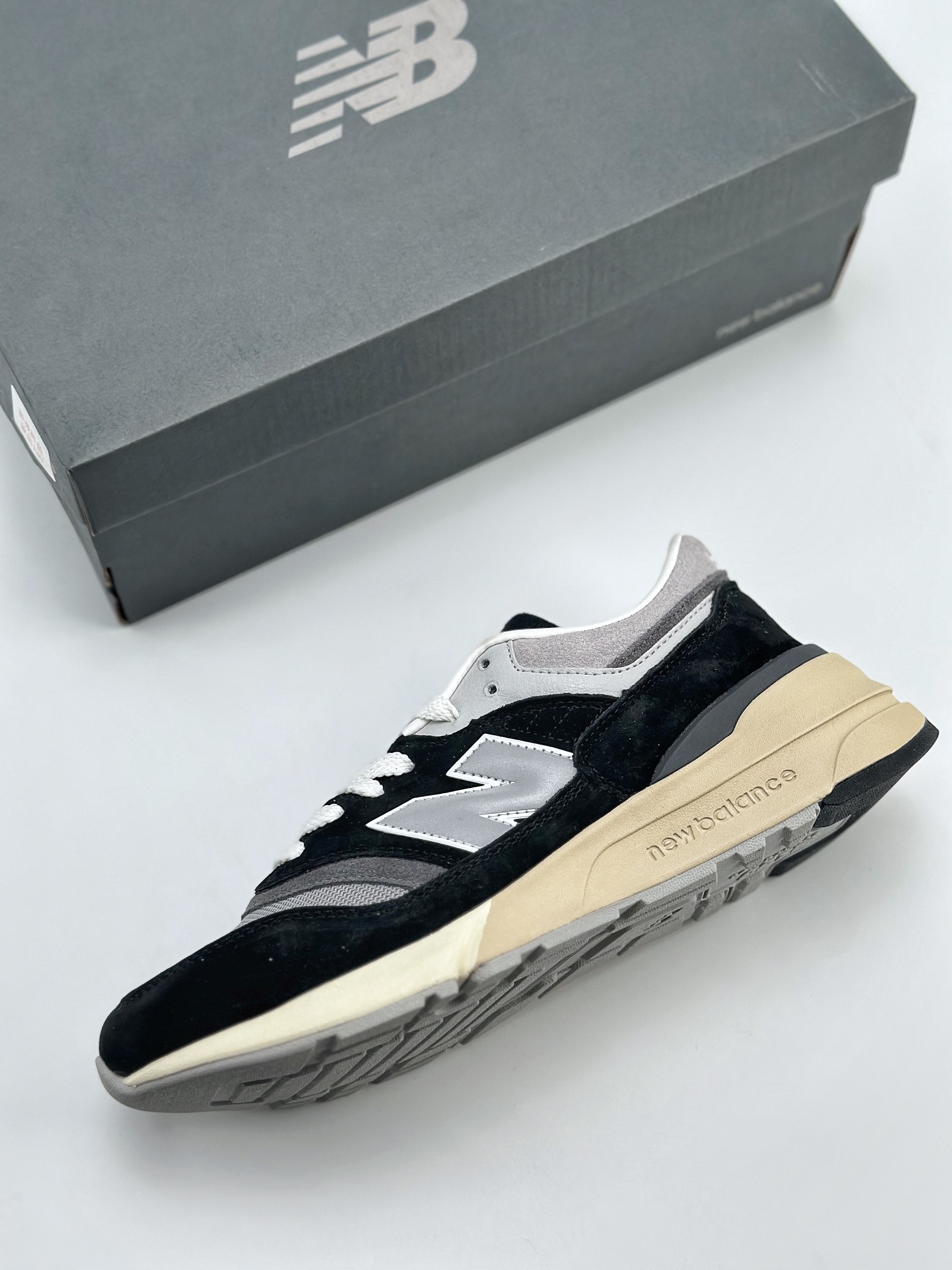 New Balance 997R Improved Edition Classic Retro Thick-soled Casual Sports Jogging Shoes U997RAAPP