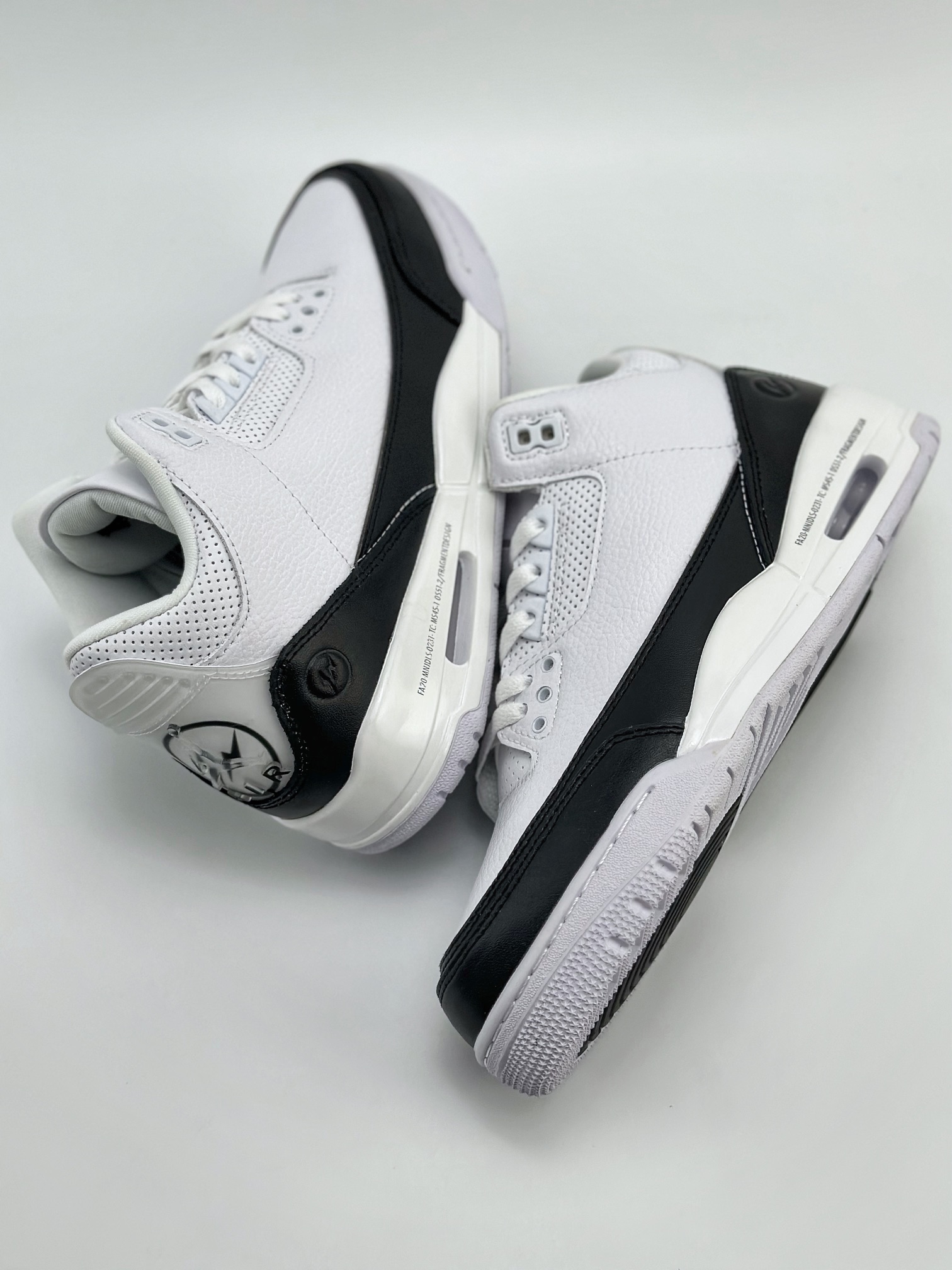 Air Jordan 3 Retro x Fragment Design ”White” Fujiwara Hiroshi Lightning Joint DA3595-100