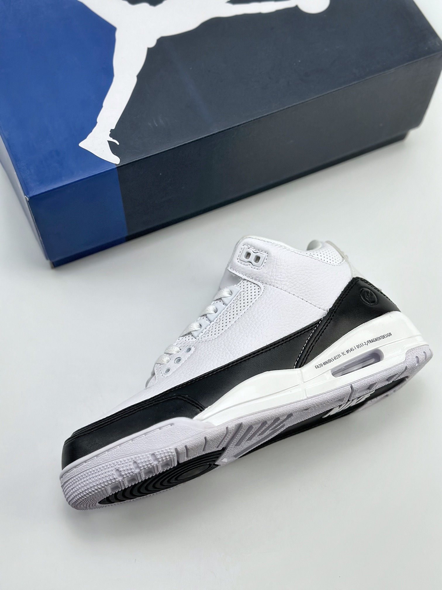 Air Jordan 3 Retro x Fragment Design ”White” Fujiwara Hiroshi Lightning Joint DA3595-100