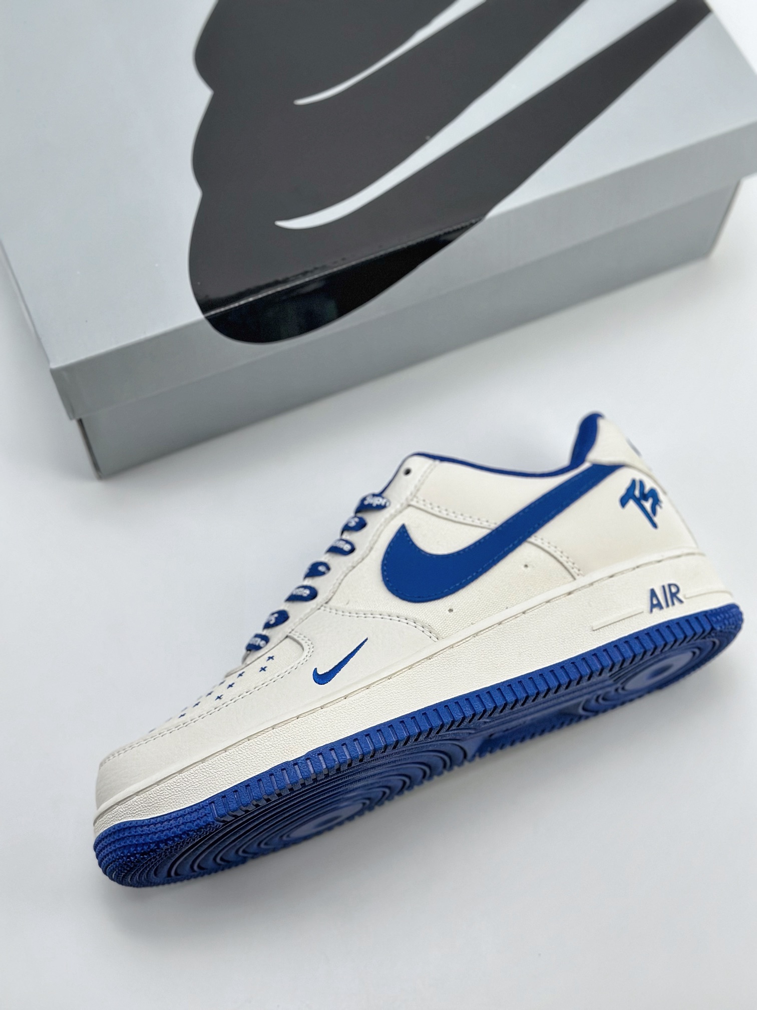 Nike Air Force 1 Low 07 TS x Supreme three-party joint white and blue PF9055-753