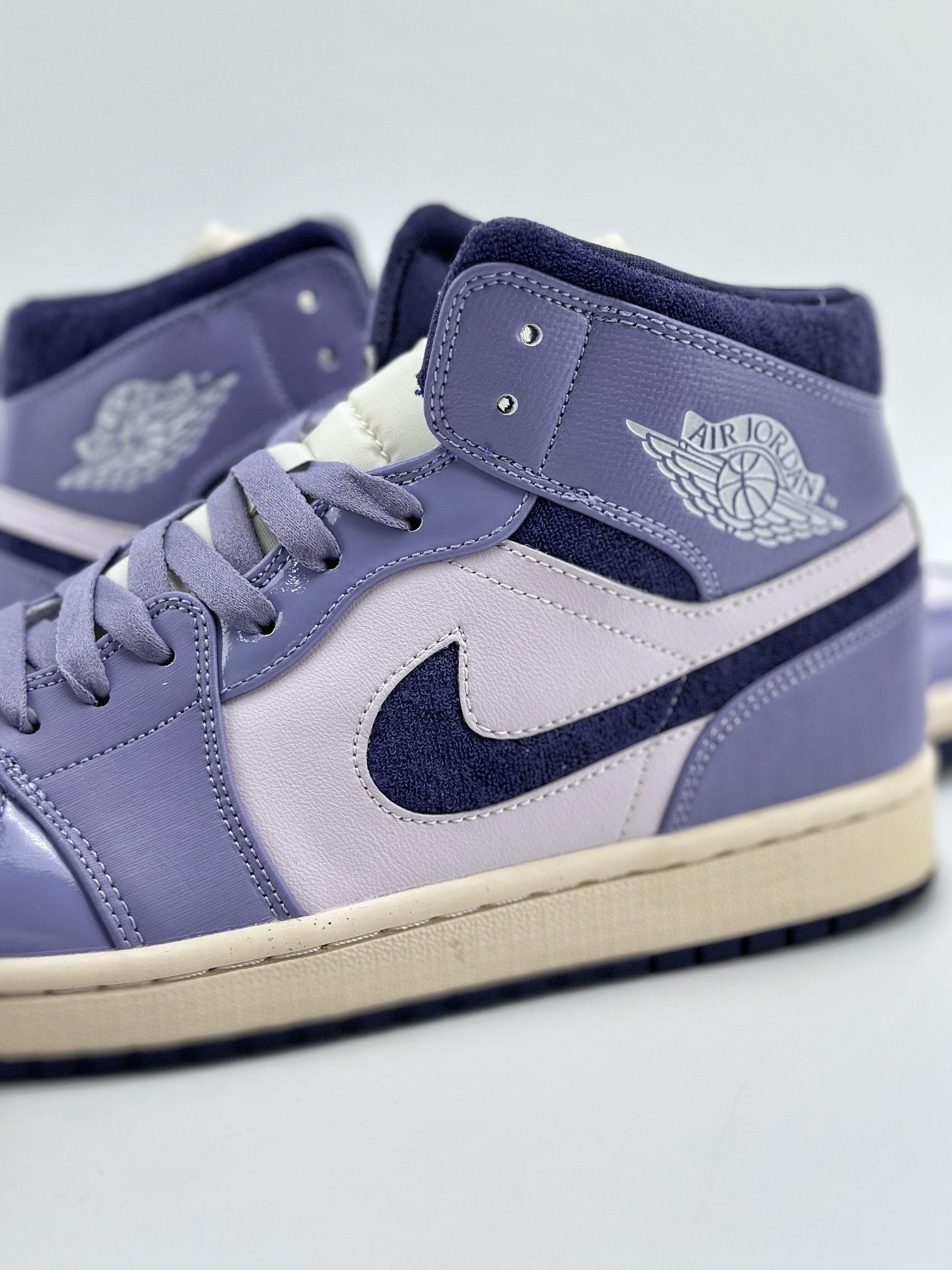 220 Air Jordan 1 Mid "Purple Chenille" 白紫 DZ3745-500