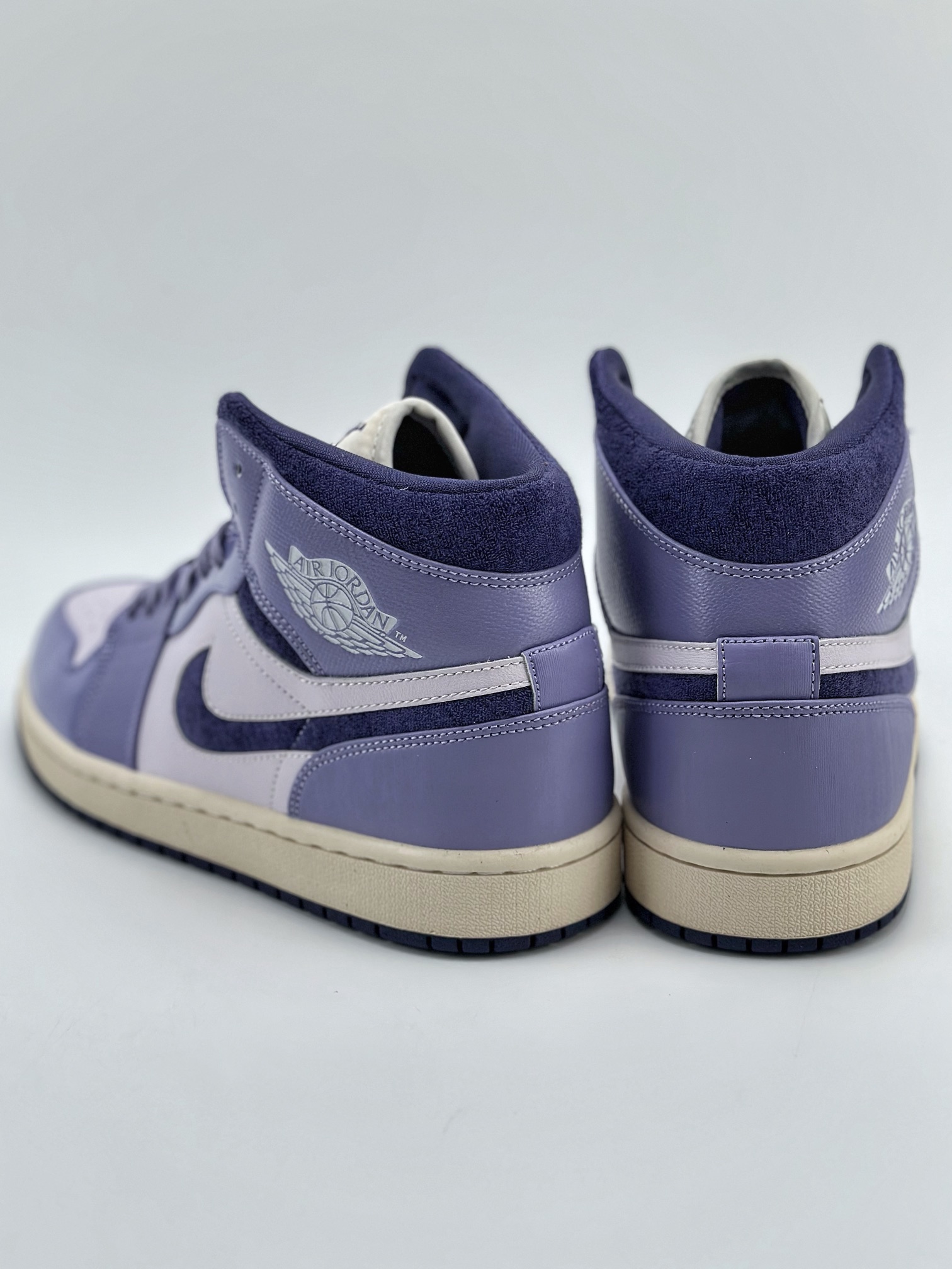 220 Air Jordan 1 Mid "Purple Chenille" 白紫 DZ3745-500