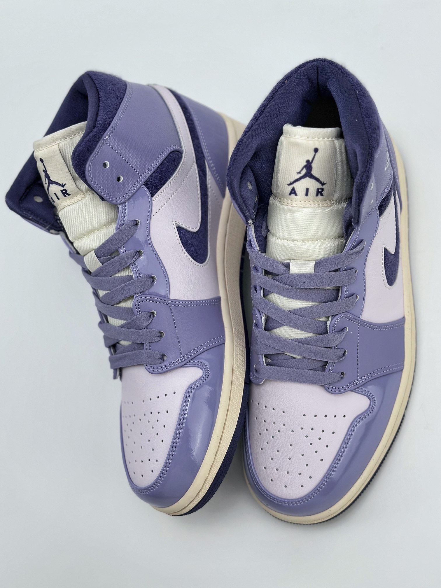 220 Air Jordan 1 Mid "Purple Chenille" 白紫 DZ3745-500