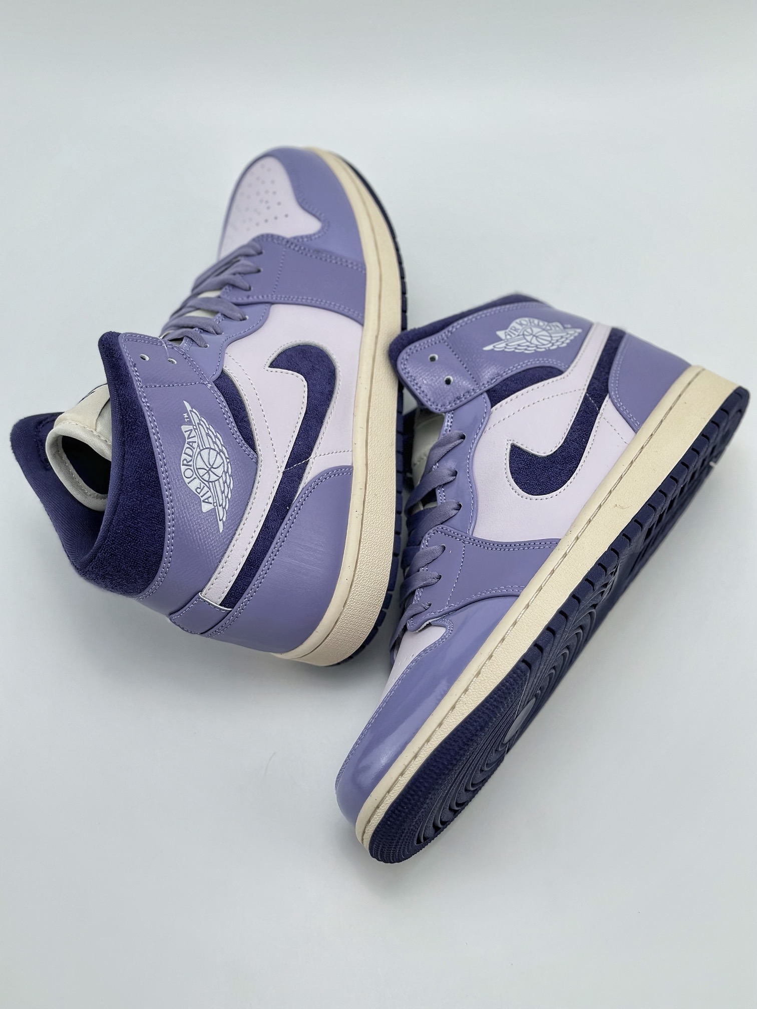 220 Air Jordan 1 Mid "Purple Chenille" 白紫 DZ3745-500