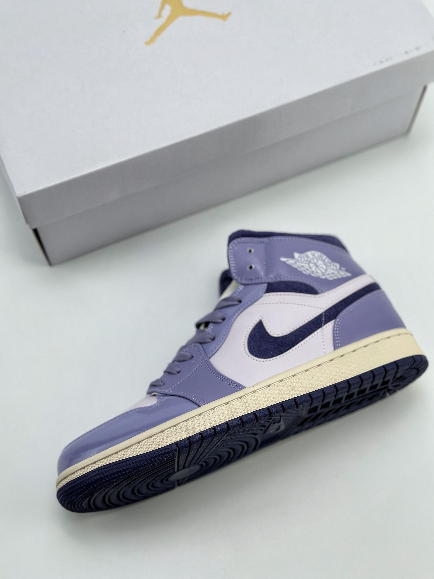 220 Air Jordan 1 Mid "Purple Chenille" 白紫 DZ3745-500