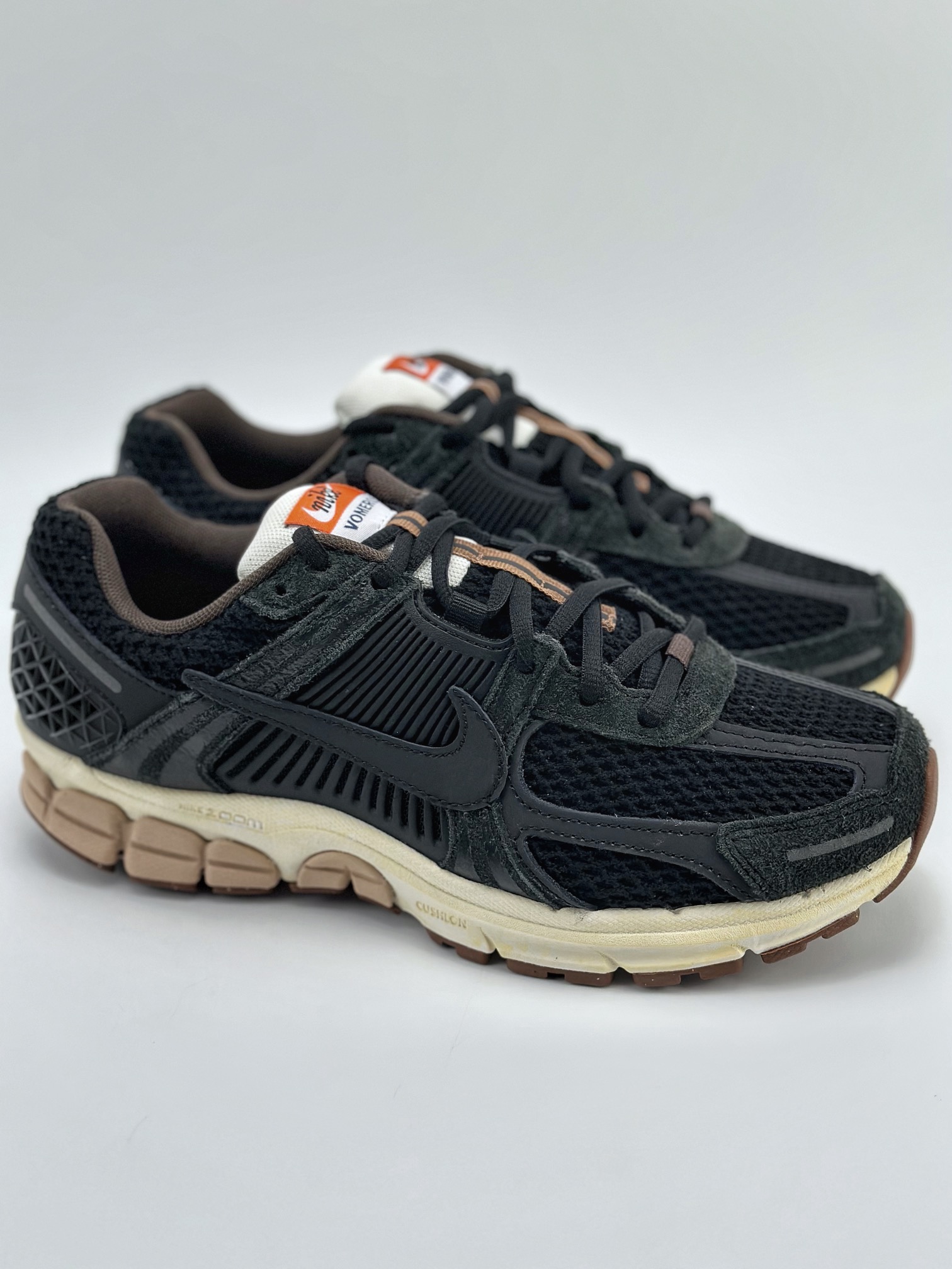NIKE ZOOM Vomero 5 SP 复古风潮 网面透气运动鞋 FD0533-010