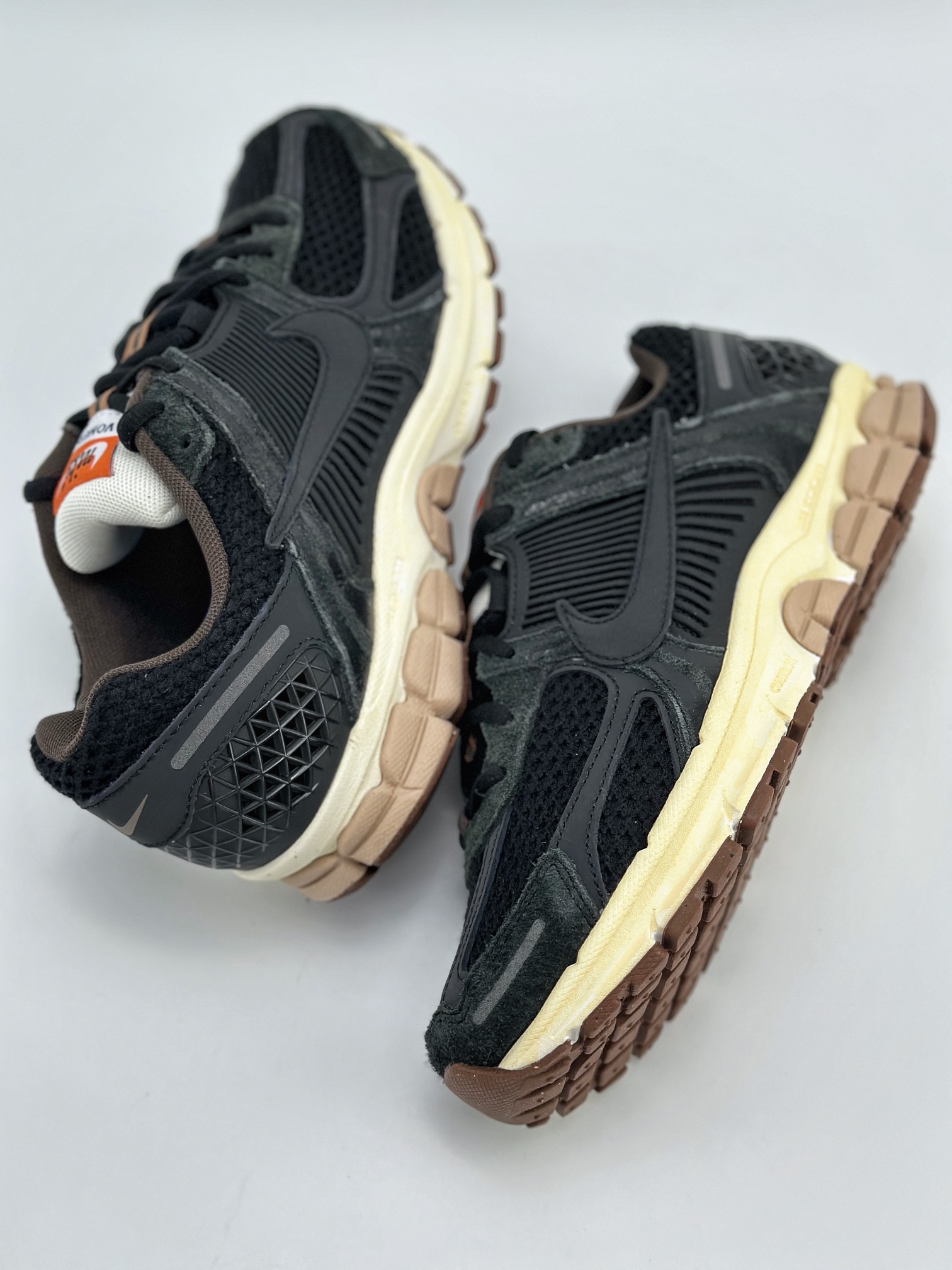 NIKE ZOOM Vomero 5 SP 复古风潮 网面透气运动鞋 FD0533-010