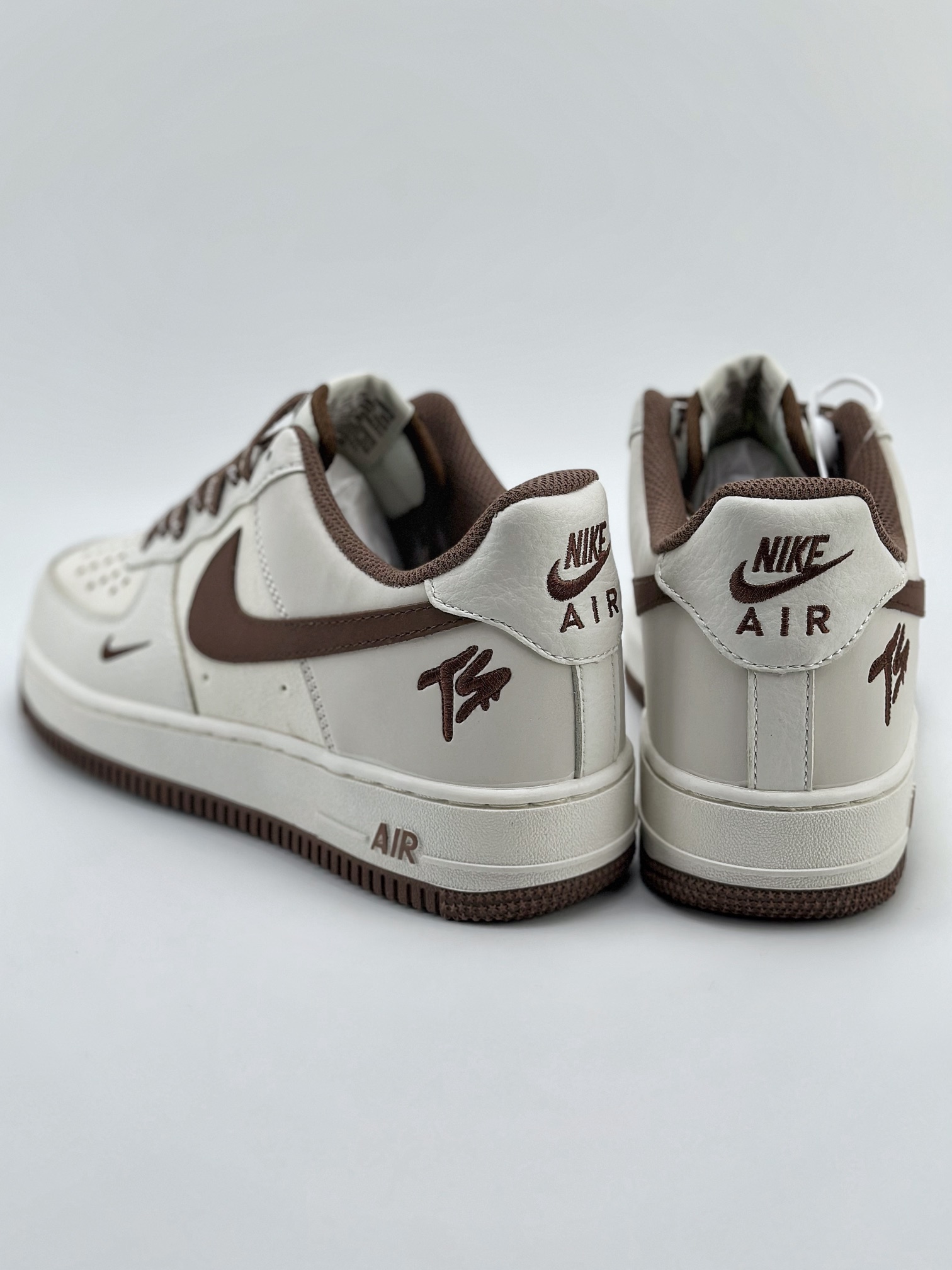 240 Nike Air Force 1 Low 07 TS x Supreme 三方联名白褐 PF9055-755