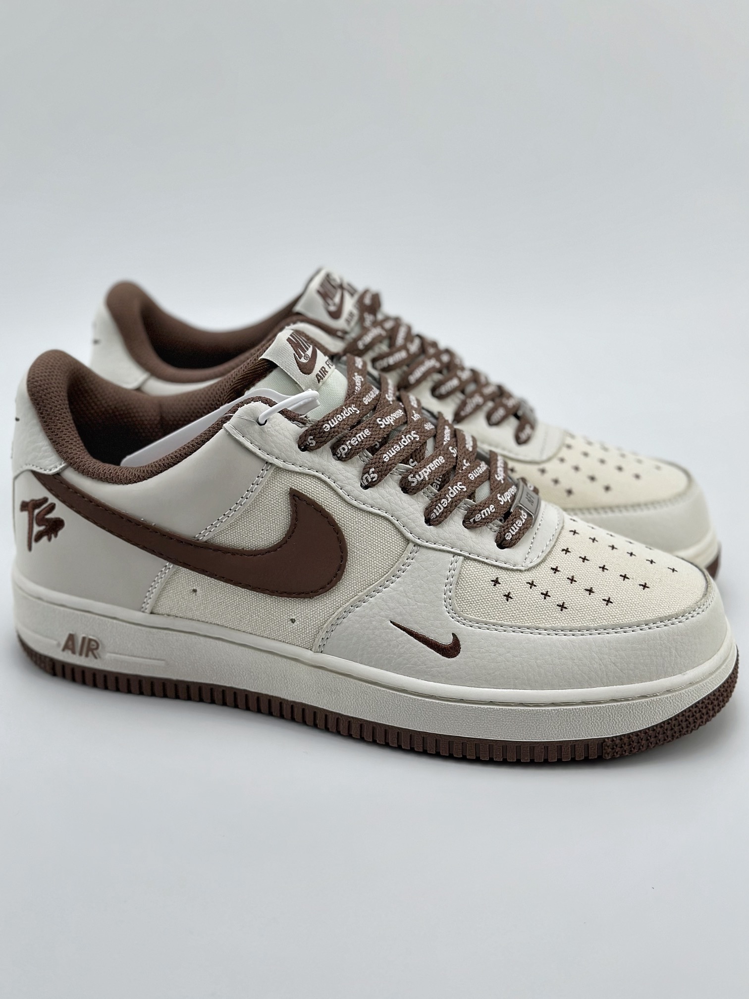 240 Nike Air Force 1 Low 07 TS x Supreme 三方联名白褐 PF9055-755