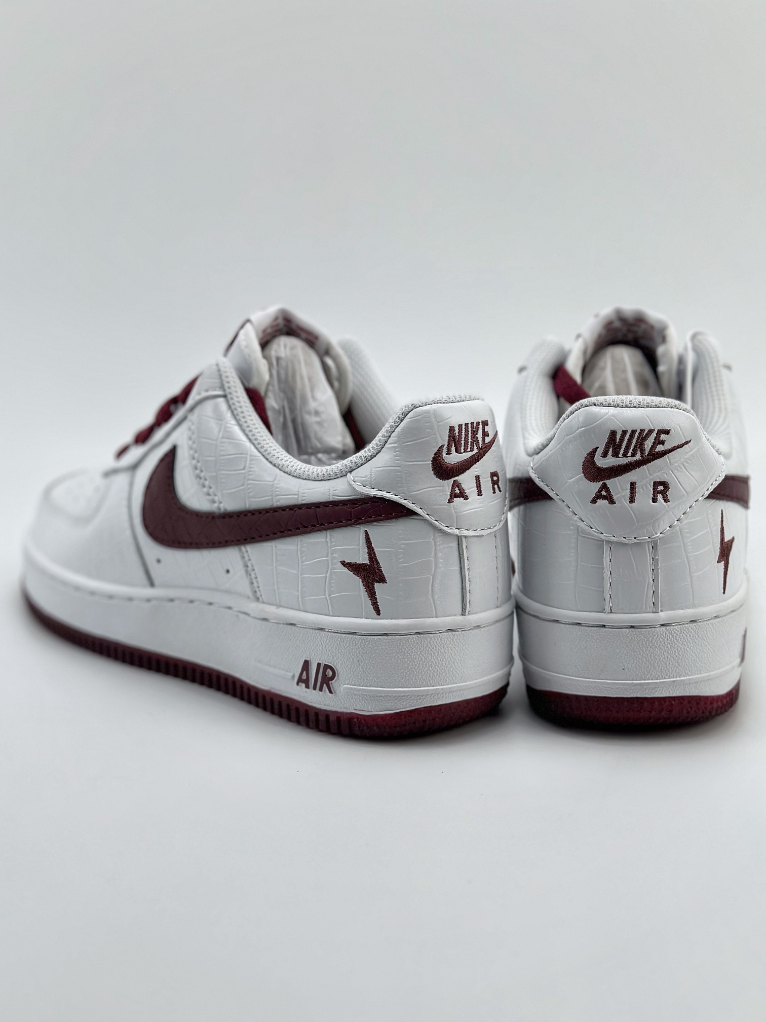 240 Nike Air Force 1 Low 07 白酒红鳄鱼裂纹 DD0614-335