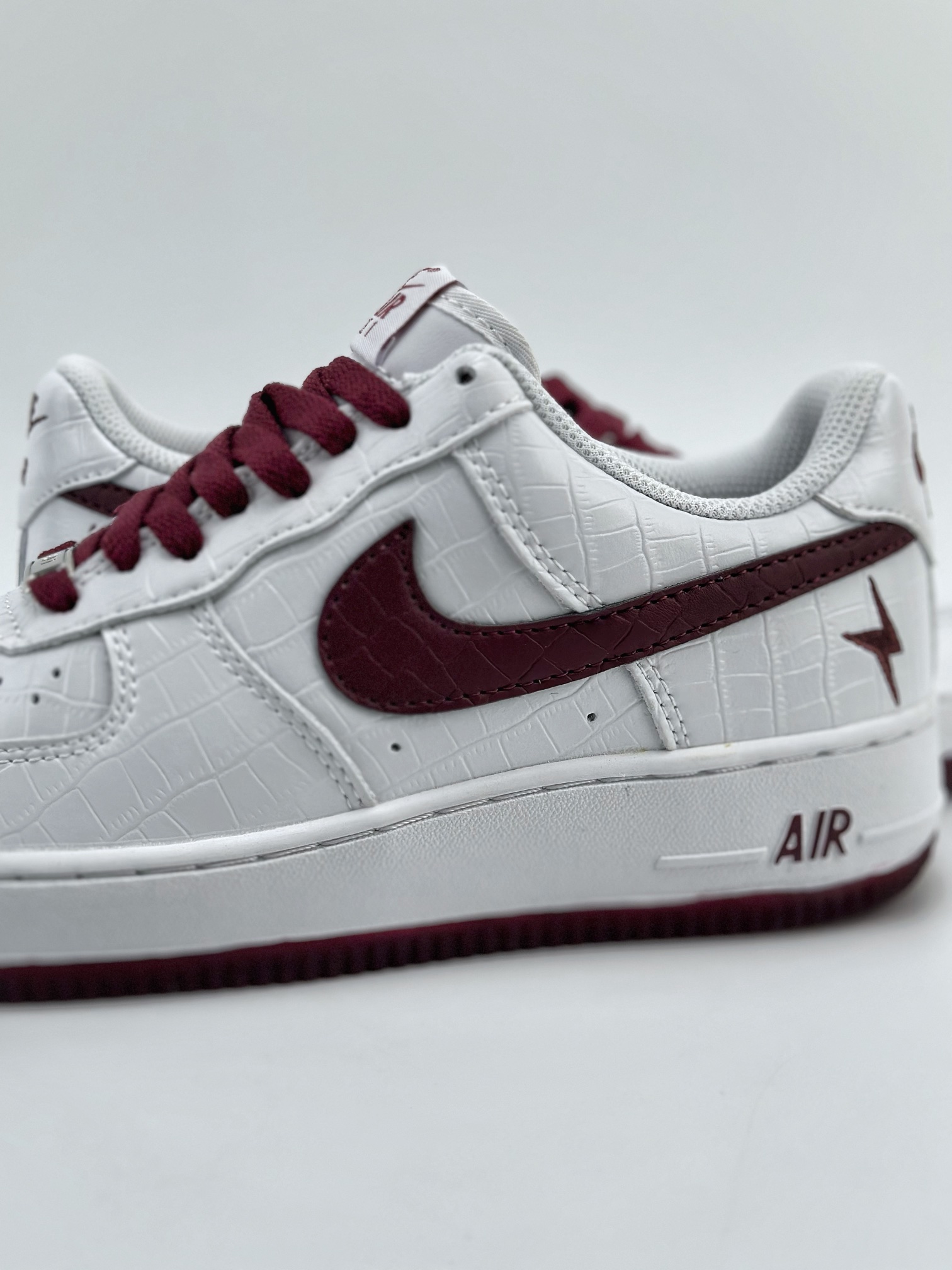 240 Nike Air Force 1 Low 07 白酒红鳄鱼裂纹 DD0614-335