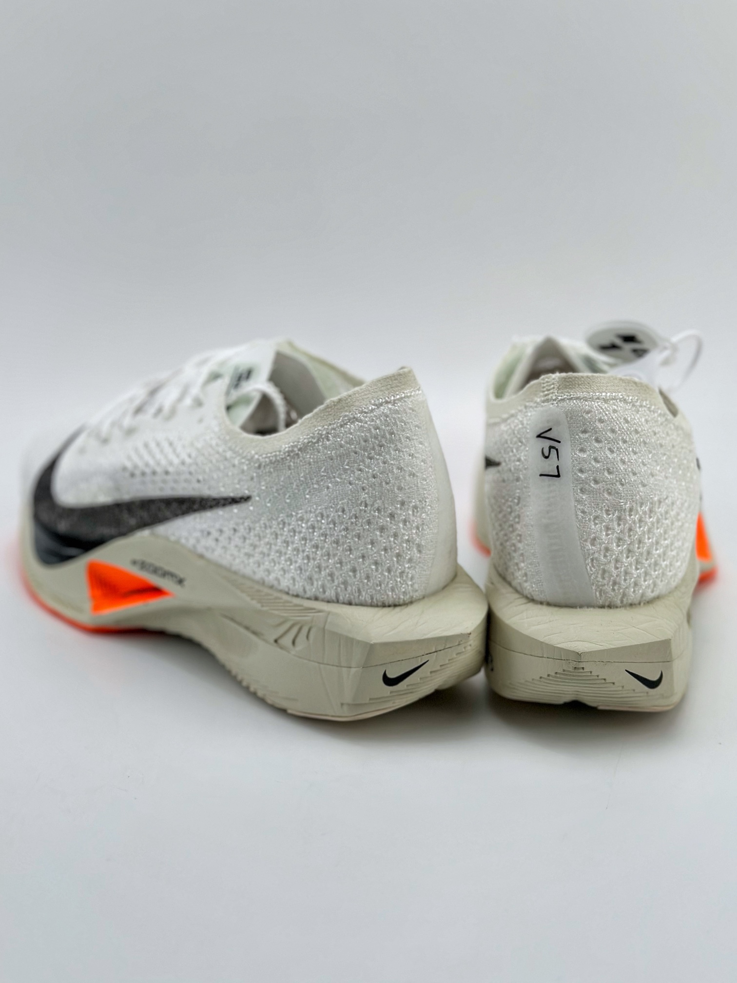 350 Nike ZoomX Vaporfly NEXT%3 减震马拉松跑步鞋 DX7957-100