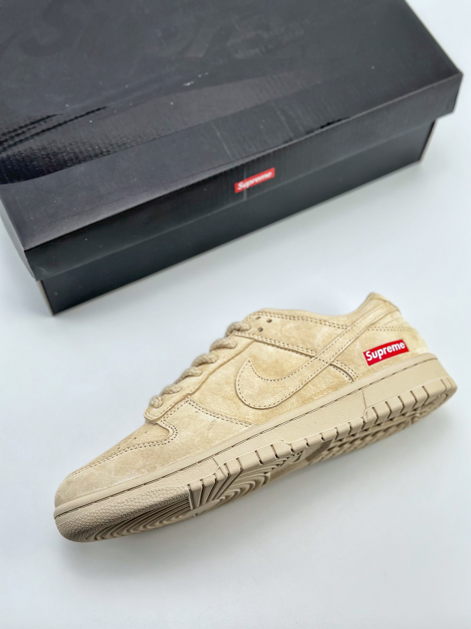 300 Nike SB Dunk Low Retro x Supreme 米黄 FC1688-122