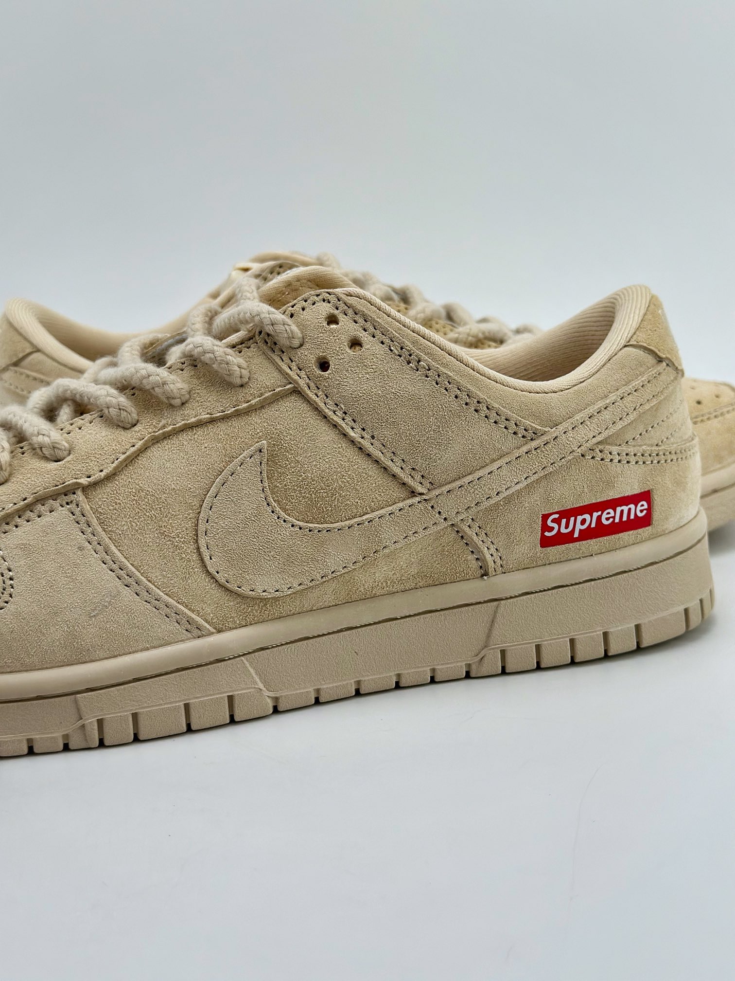 300 Nike SB Dunk Low Retro x Supreme 米黄 FC1688-122