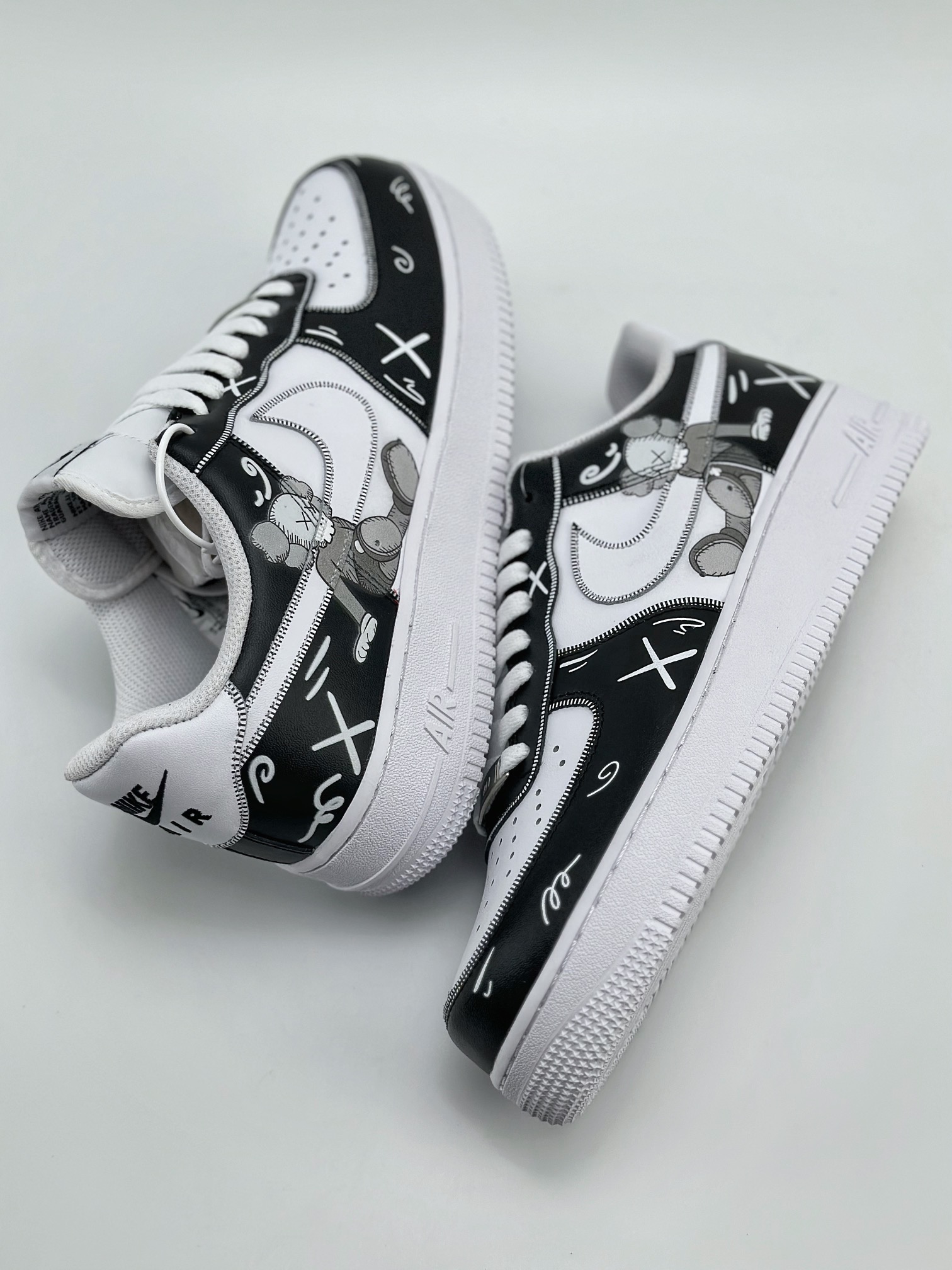 260 Nike Air Force 1 Low 07 x KAWA 联名黑白涂鸦 CW2288-777