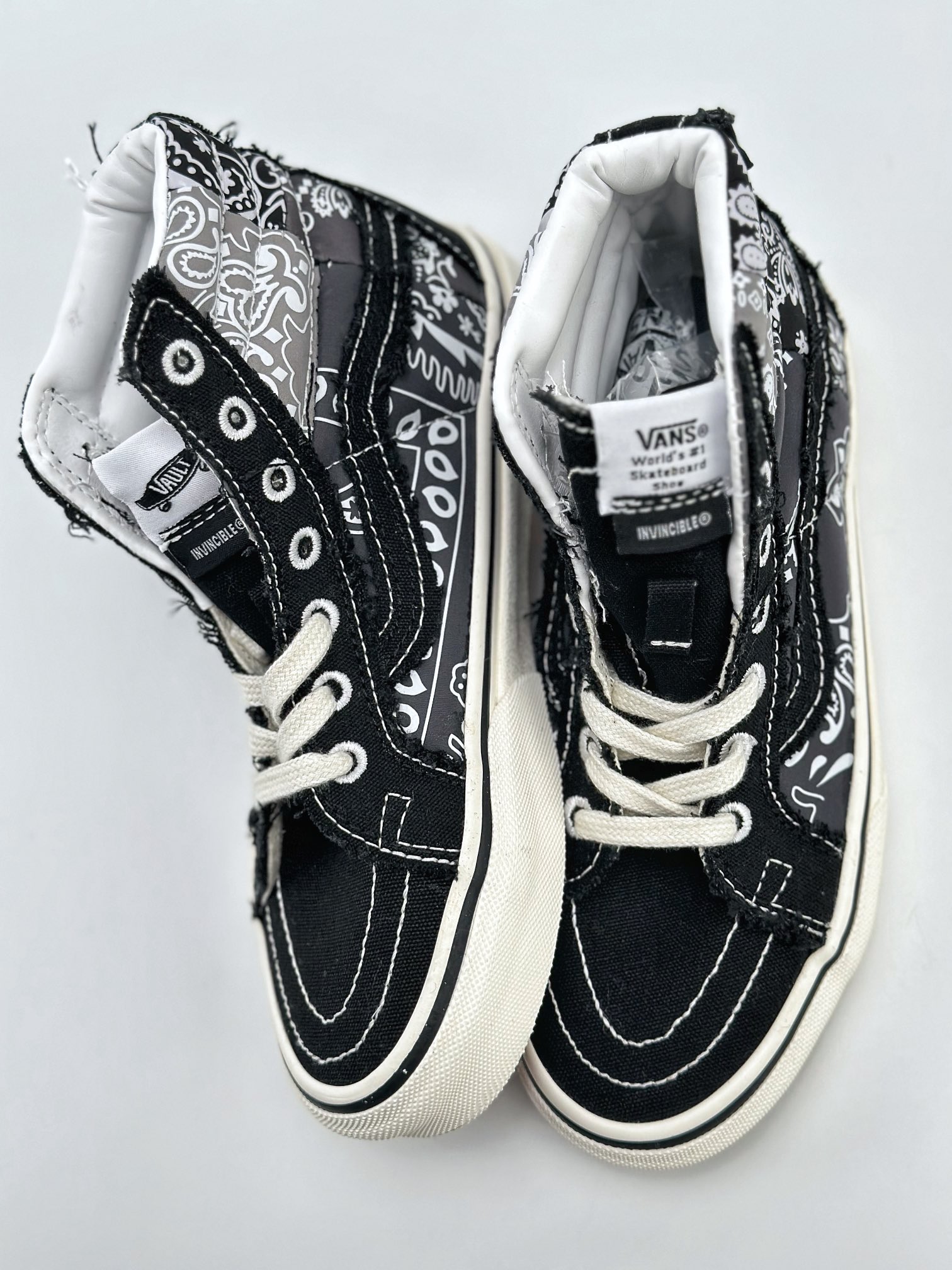 180 Vault by Vans x INVINCIBLE联名系列 Sk8-Hi 蜕变中  VN000CDDBP6