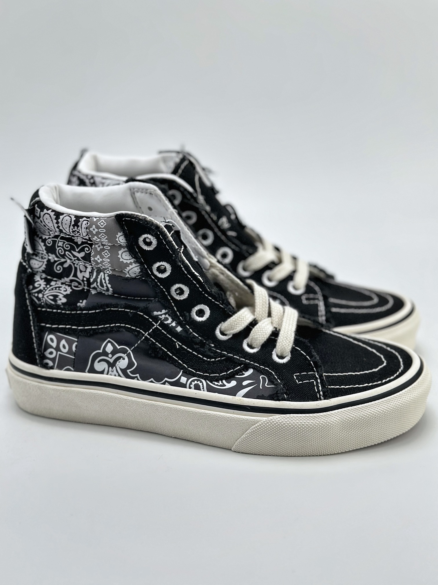 180 Vault by Vans x INVINCIBLE联名系列 Sk8-Hi 蜕变中  VN000CDDBP6