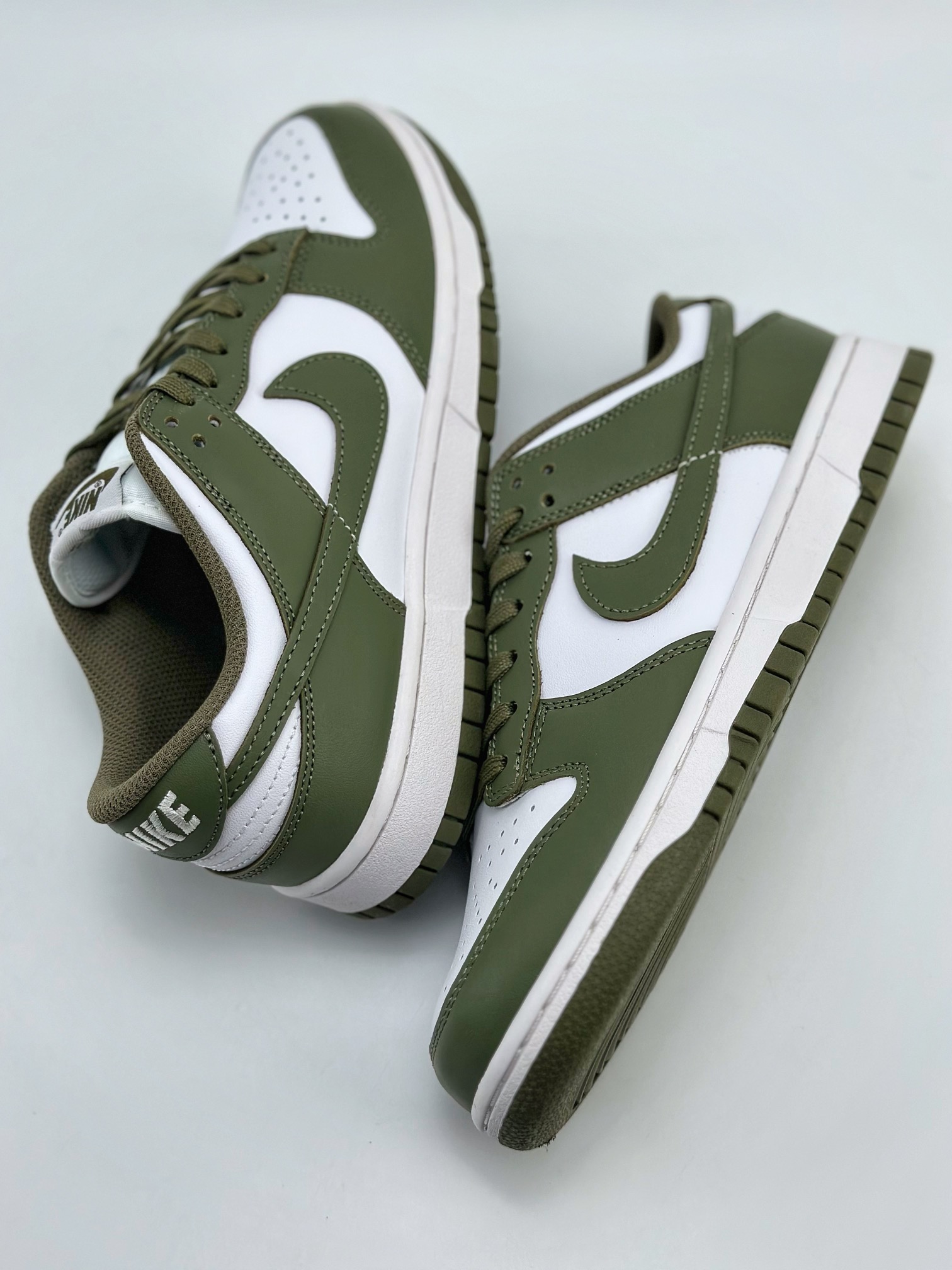 260 Nike SB Dunk Low “Medium Olive” 白橄榄绿 DD1503-120