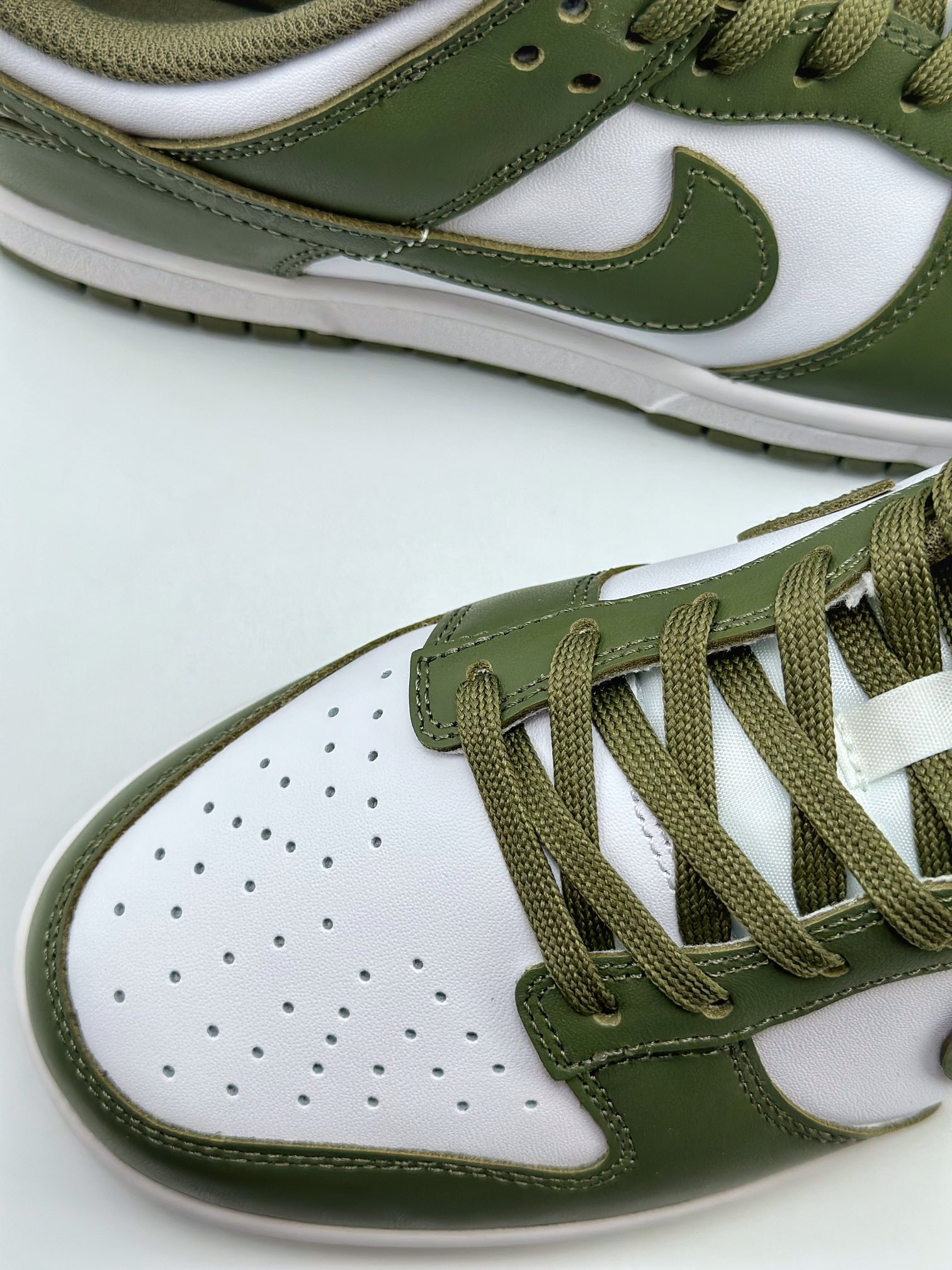 260 Nike SB Dunk Low “Medium Olive” 白橄榄绿 DD1503-120