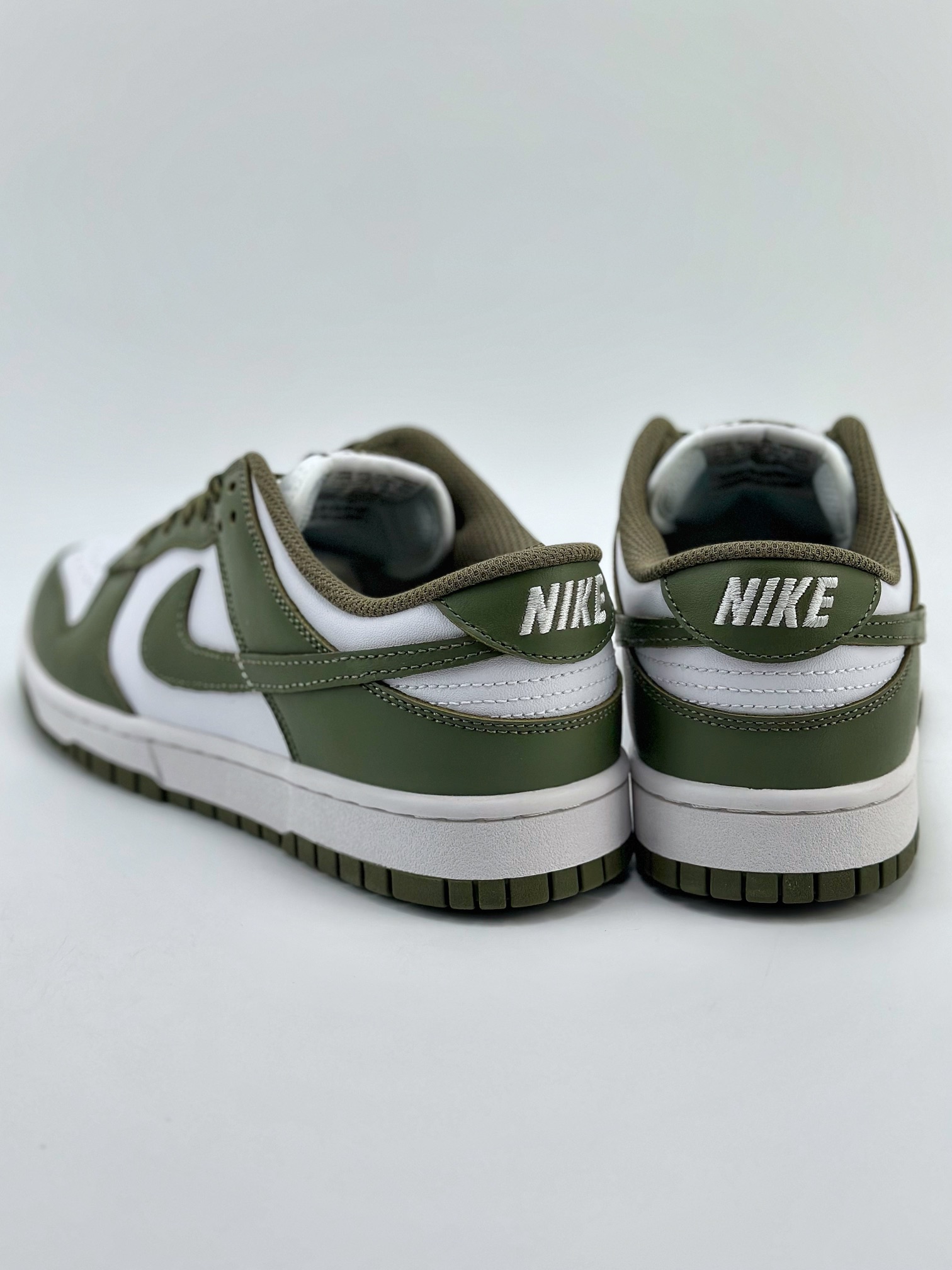 260 Nike SB Dunk Low “Medium Olive” 白橄榄绿 DD1503-120