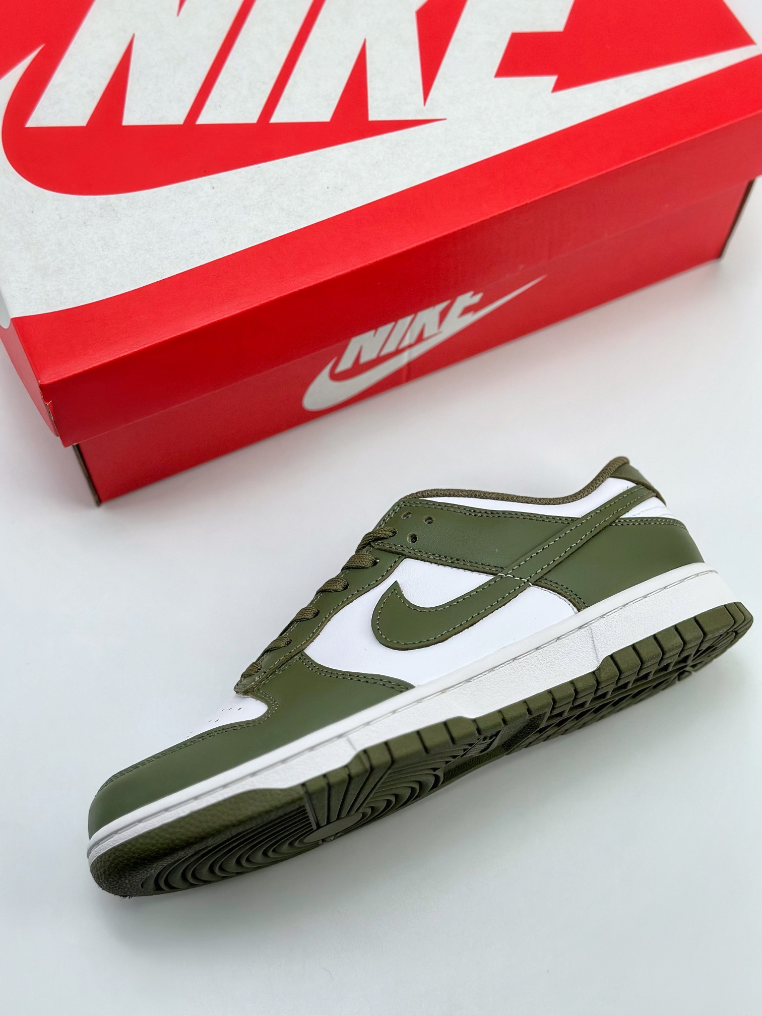 260 Nike SB Dunk Low “Medium Olive” 白橄榄绿 DD1503-120