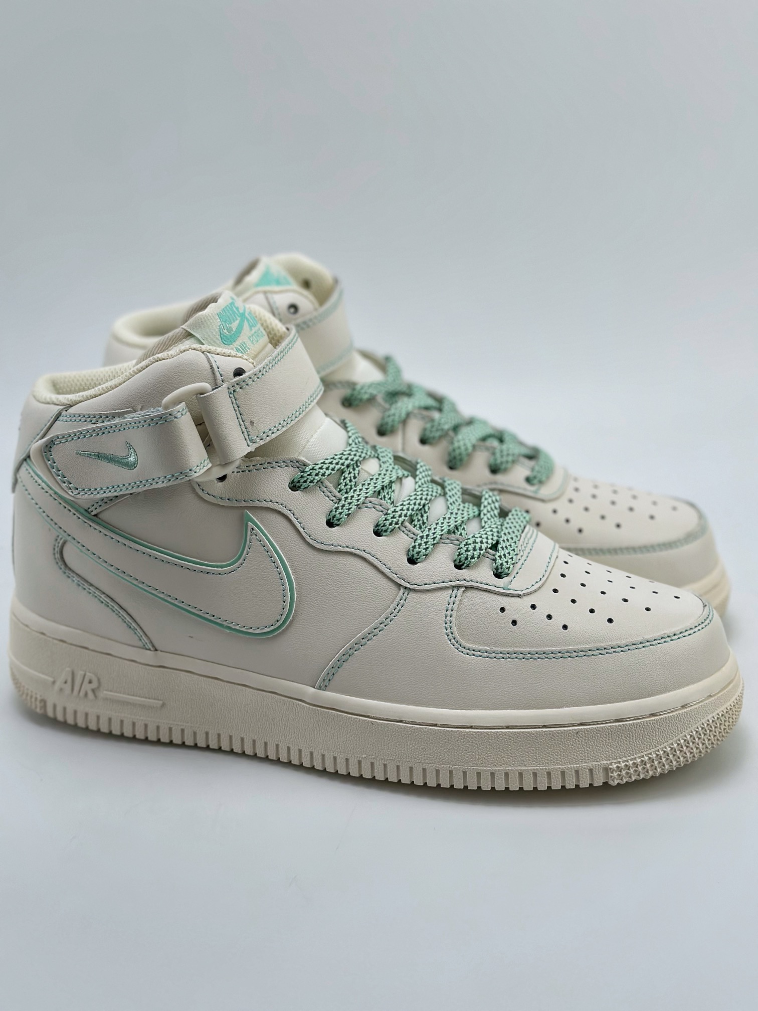 260 Nike Air Force 1 Mid 07 兔八哥 BY6899-695