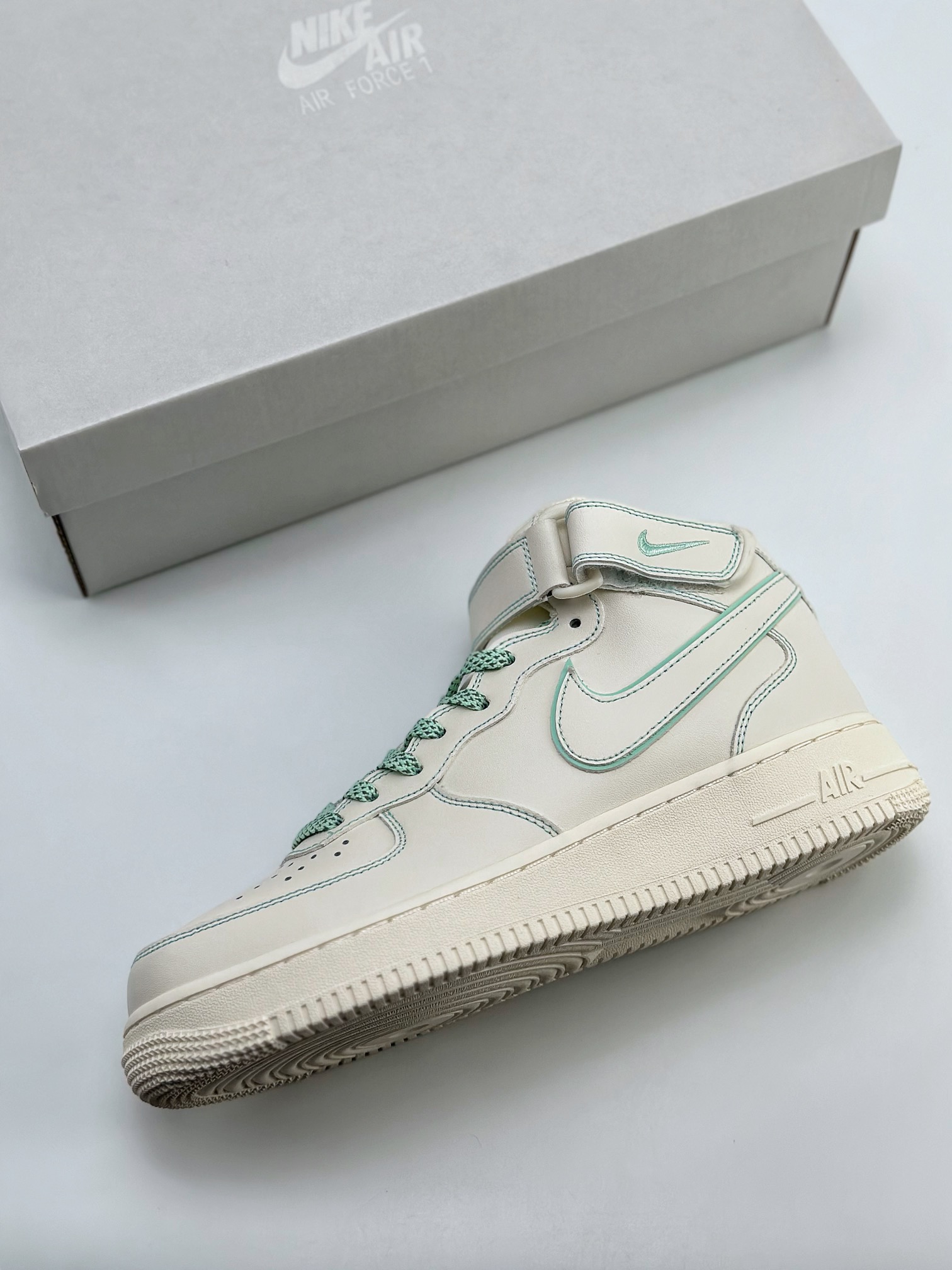 260 Nike Air Force 1 Mid 07 兔八哥 BY6899-695