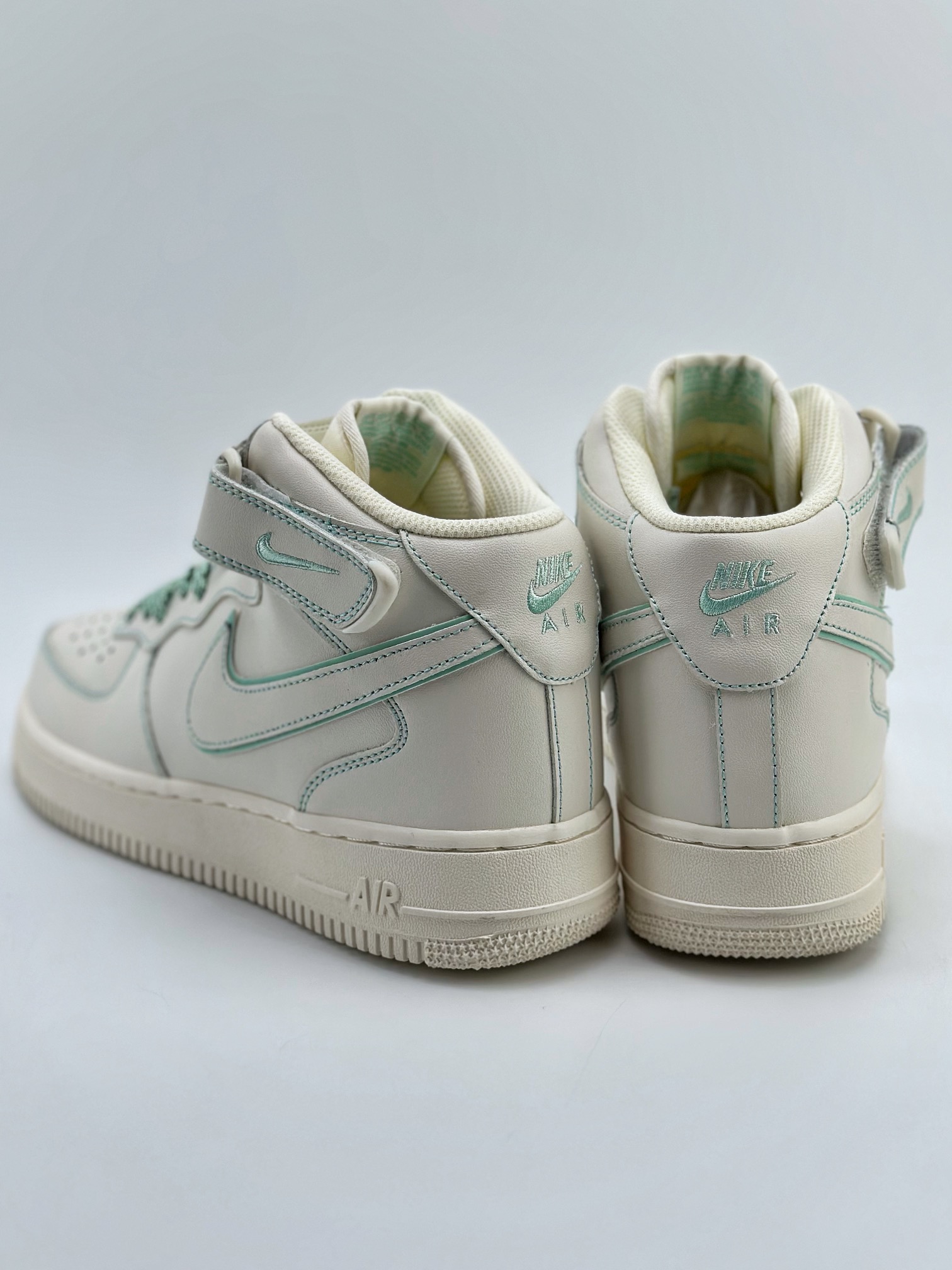 260 Nike Air Force 1 Mid 07 兔八哥 BY6899-695