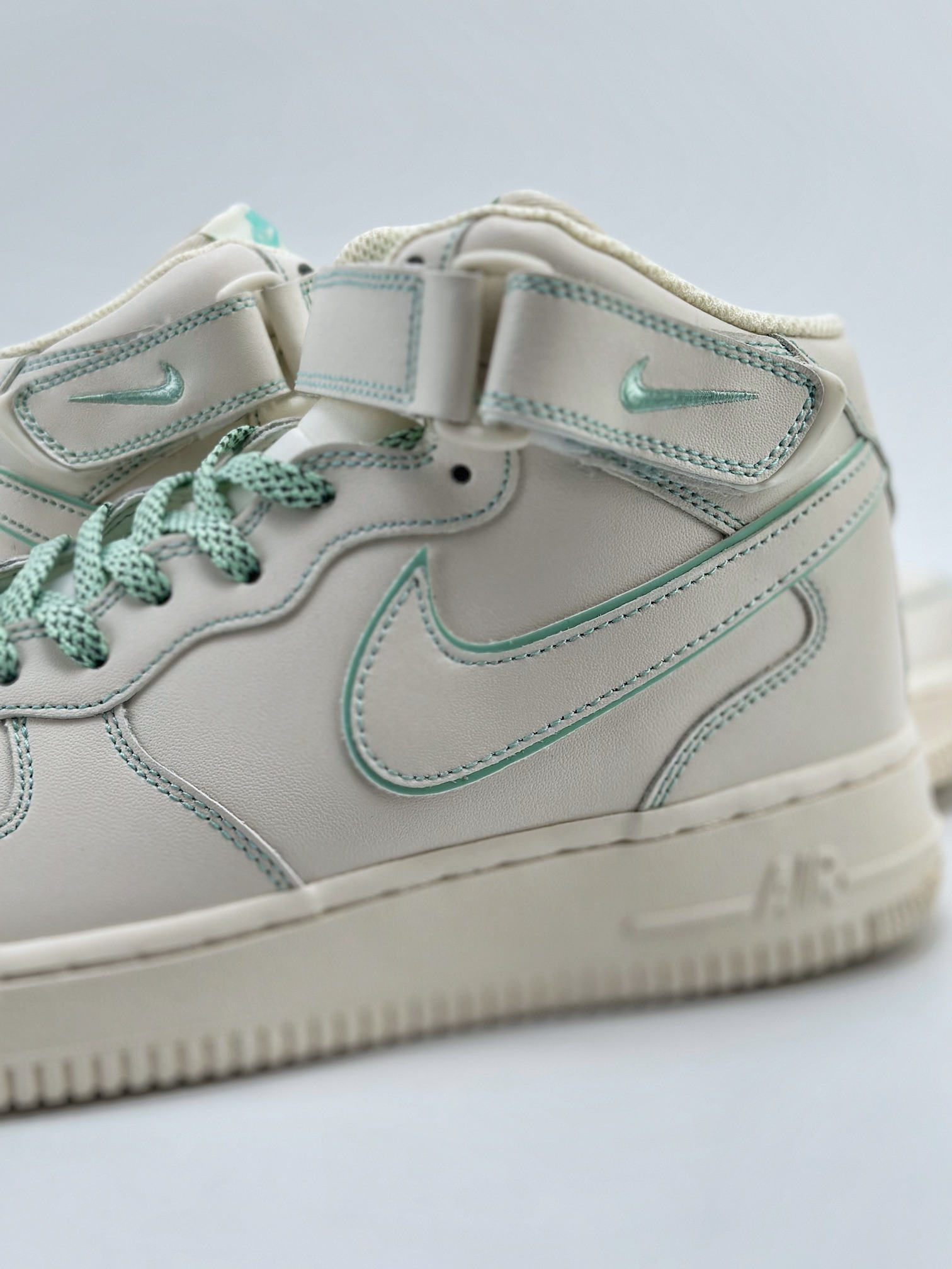 260 Nike Air Force 1 Mid 07 兔八哥 BY6899-695