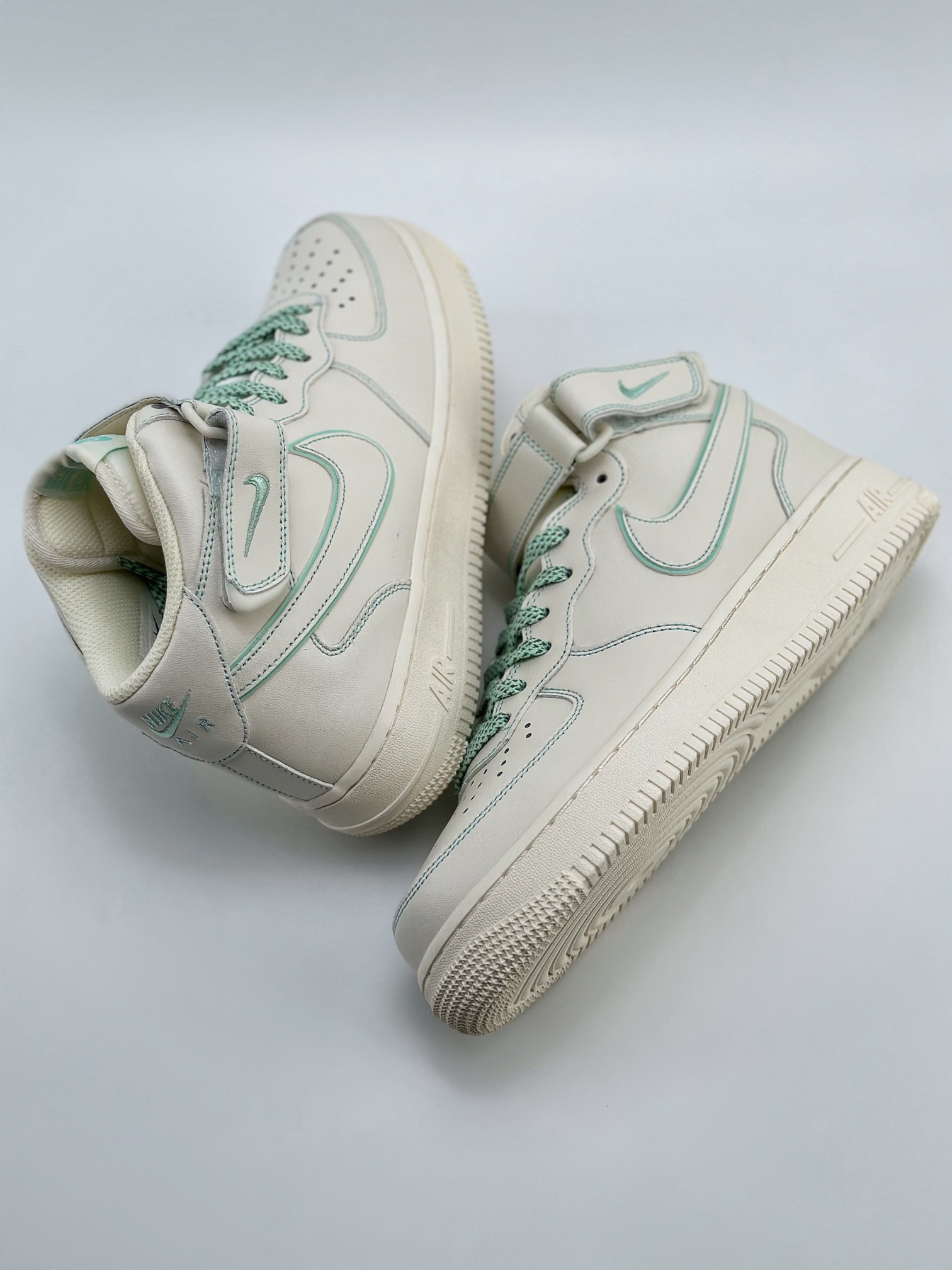 260 Nike Air Force 1 Mid 07 兔八哥 BY6899-695