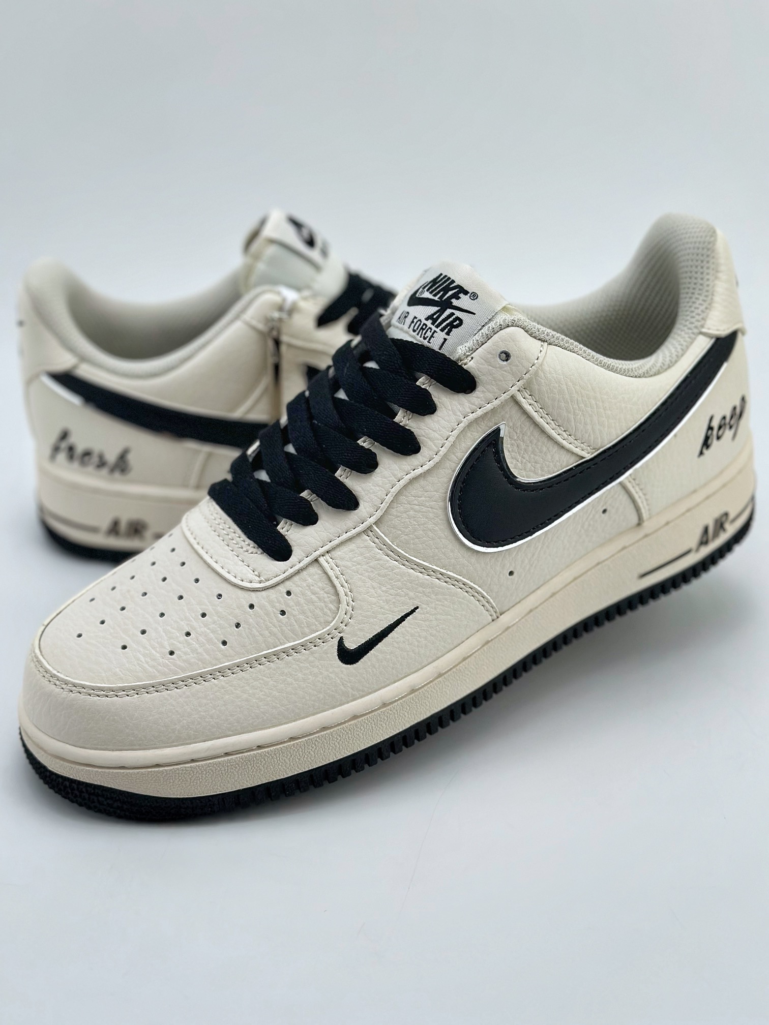 220 Nike Air Force 1 Low 07 字母白黑