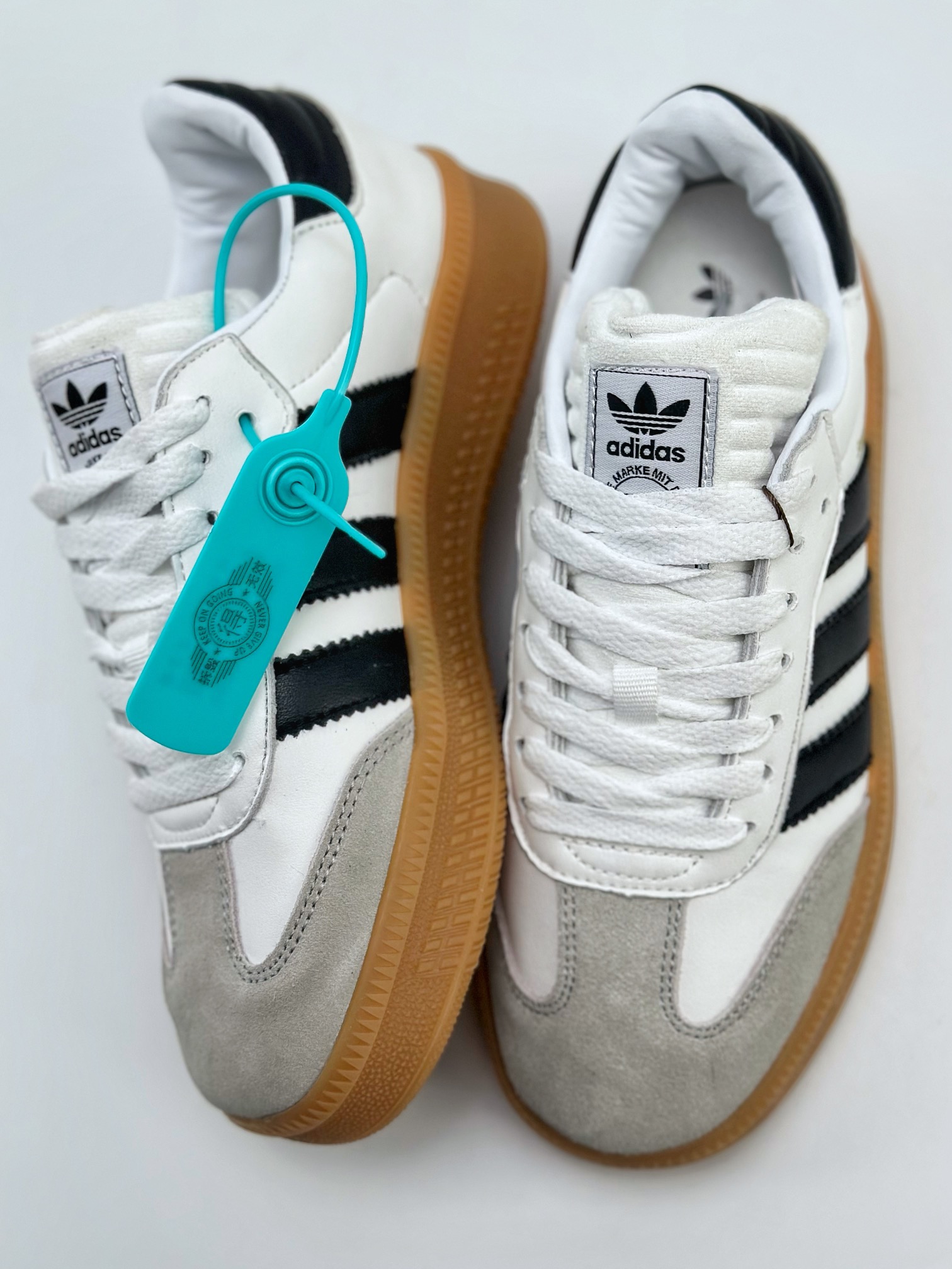 150 Adidas Samba XLG 百搭单品运动鞋 IE1377