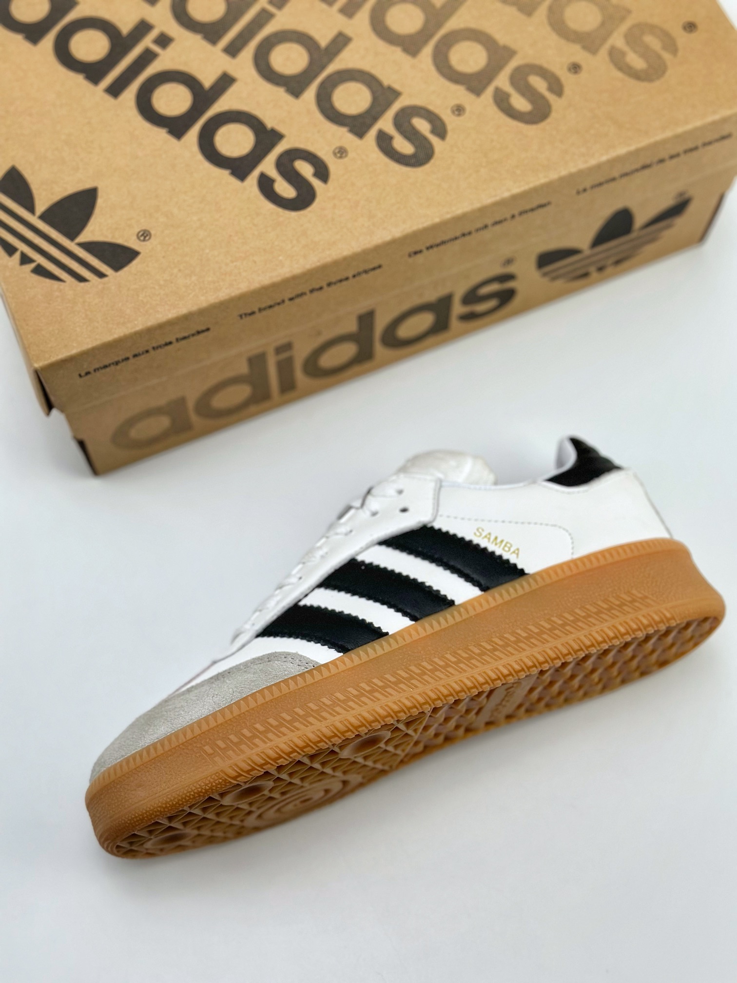 150 Adidas Samba XLG 百搭单品运动鞋 IE1377