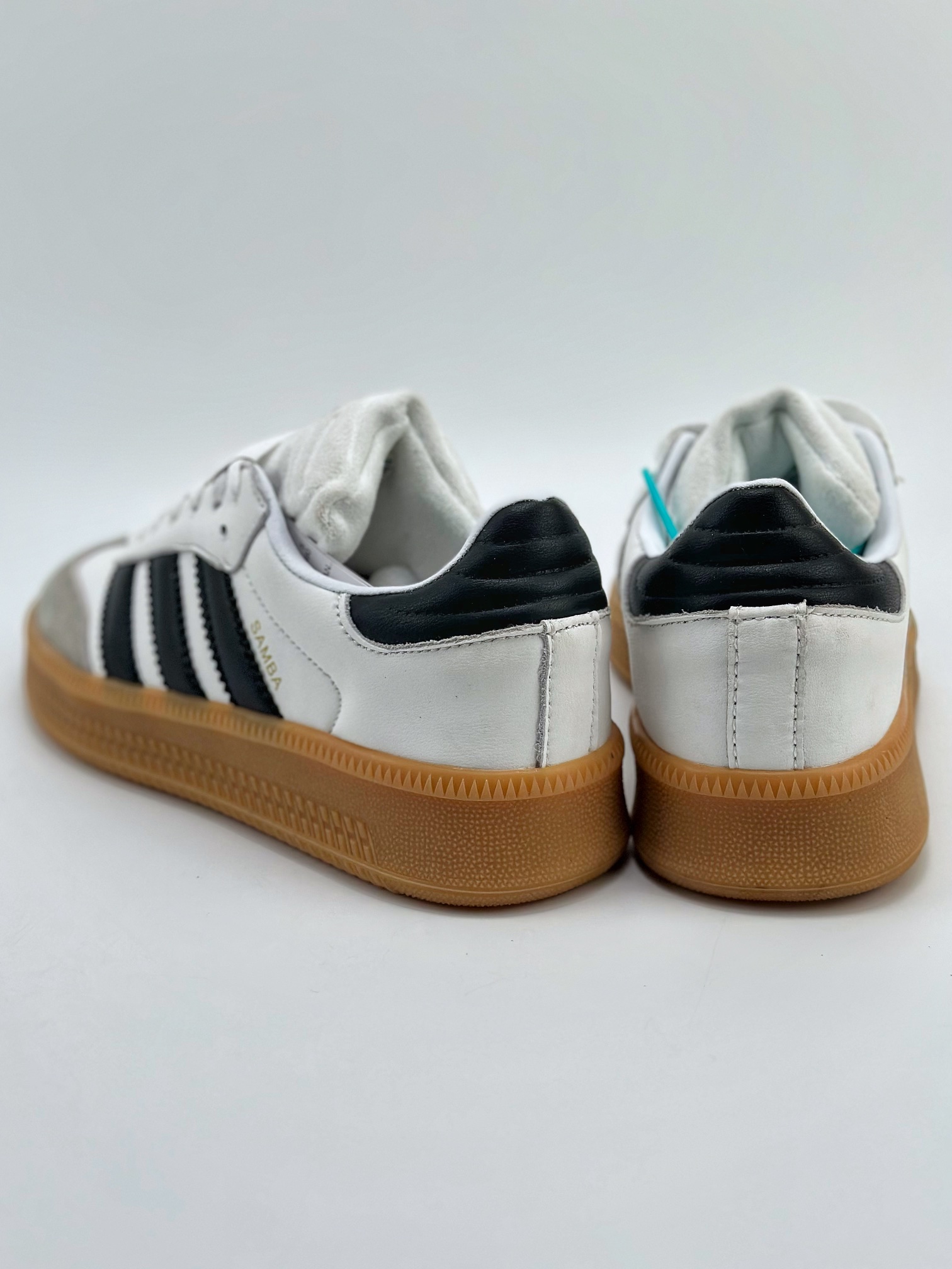 150 Adidas Samba XLG 百搭单品运动鞋 IE1377