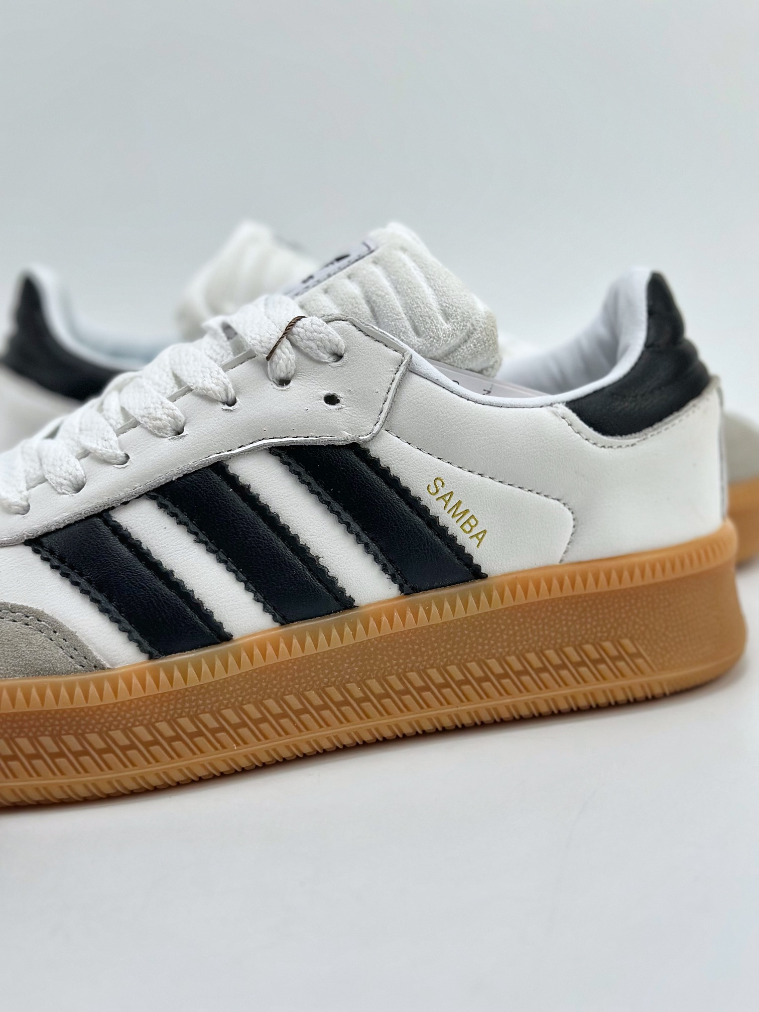 150 Adidas Samba XLG 百搭单品运动鞋 IE1377