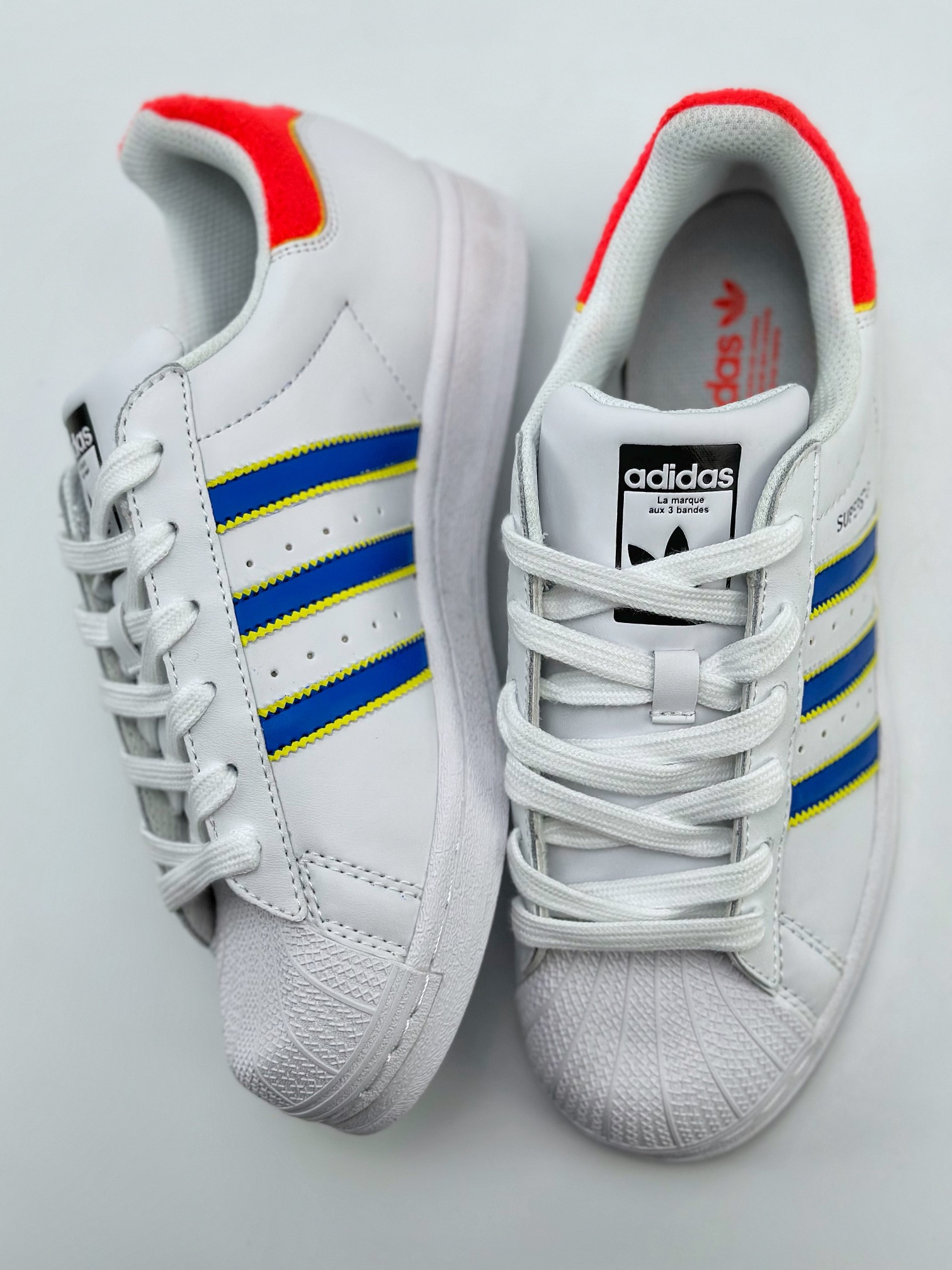 150 Adidas   Originals Superstar 贝壳头白蓝 HQ1939